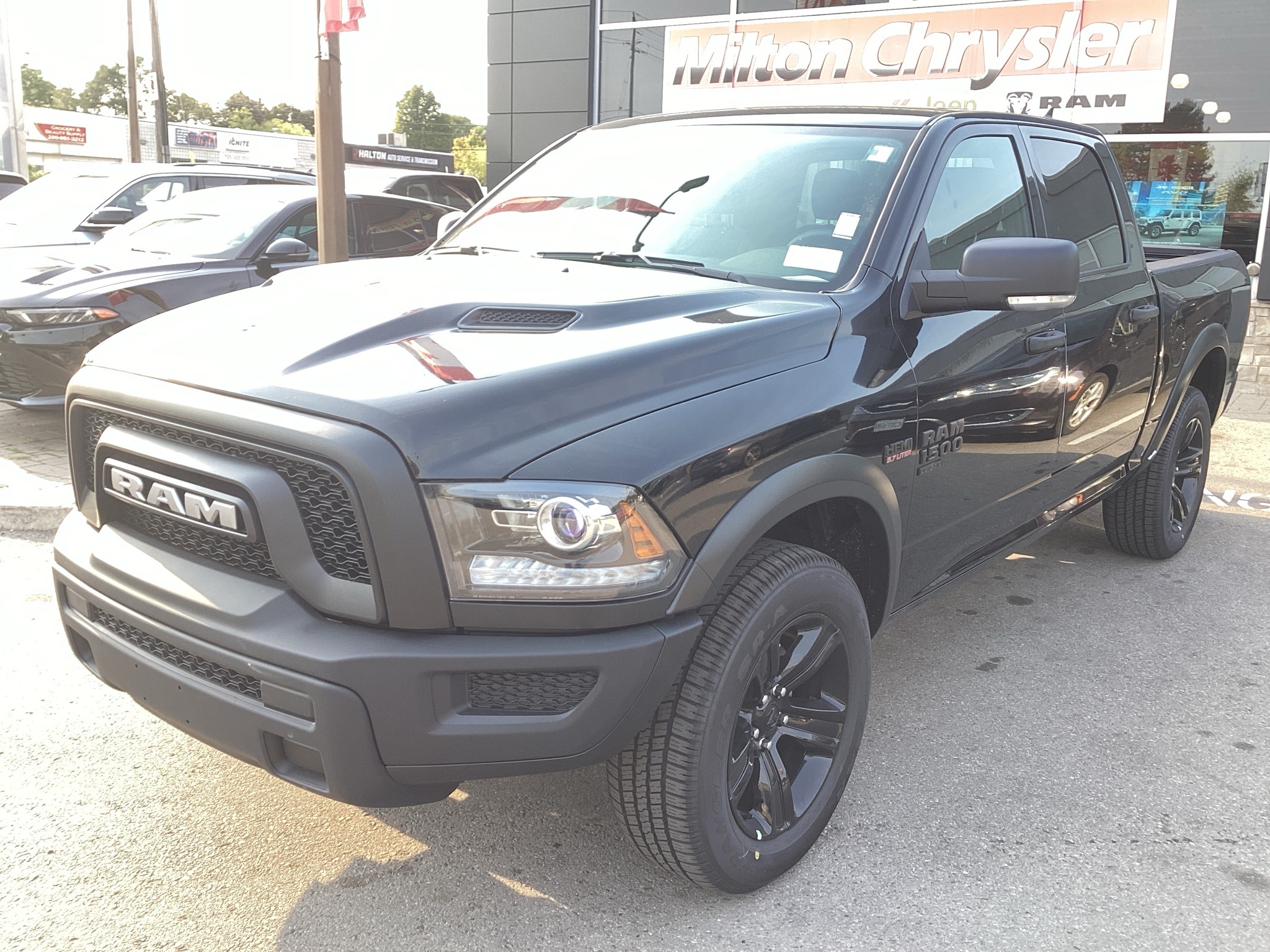 2024 Ram 1500 Classic WARLOCK CREW 4X4, SPORT HOOD, REM START, V8