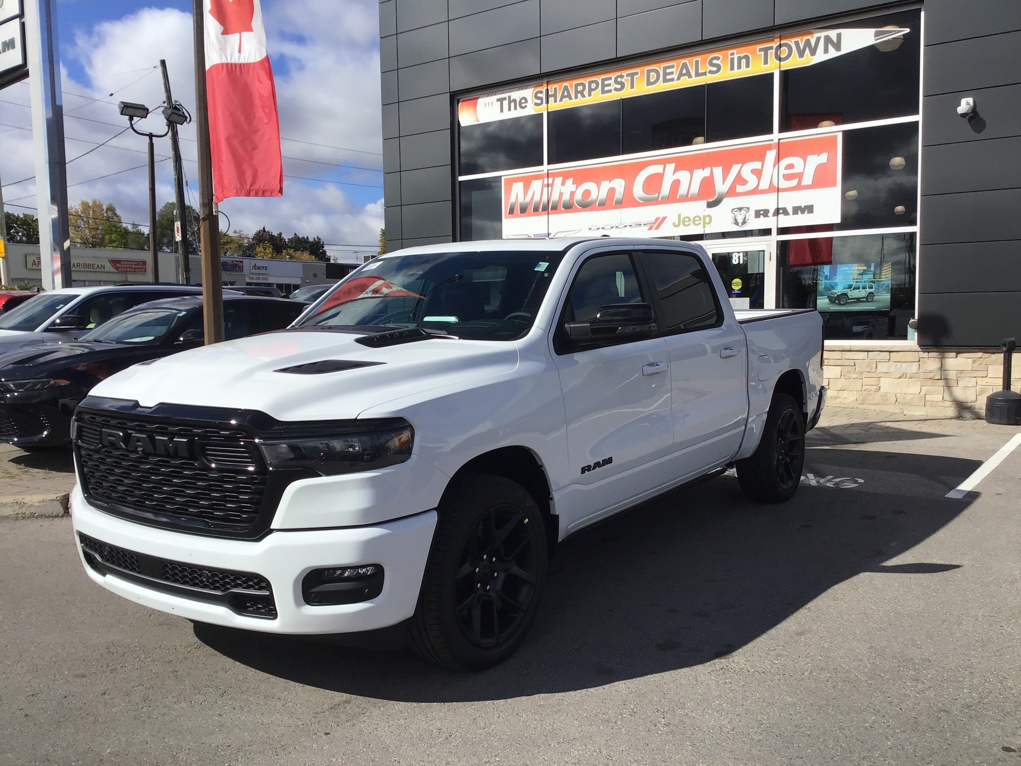 2025 Ram 1500 SPORT CREW 4X4. NIGHT,, PANO ROOF, POWER STEPS