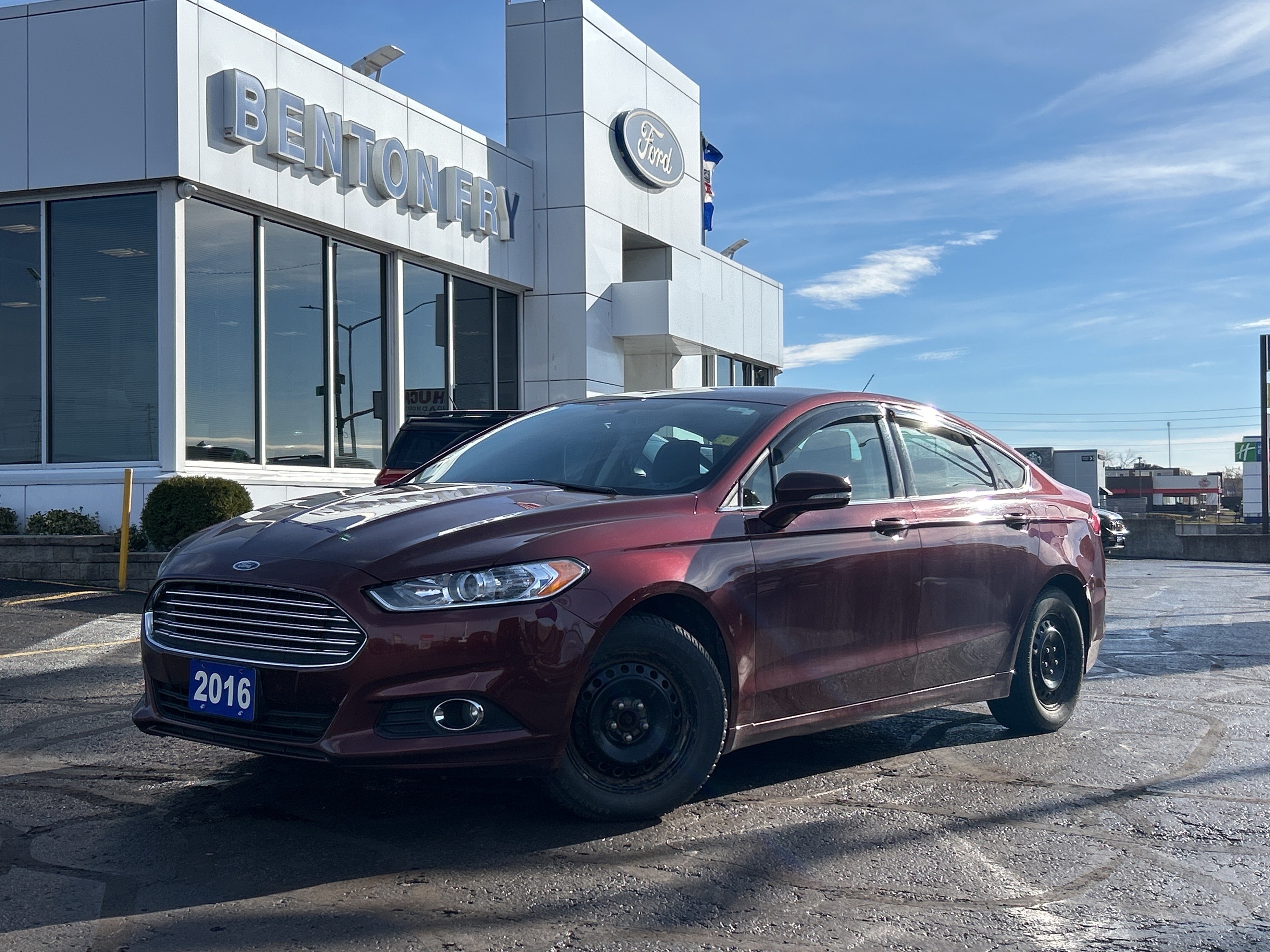2016 Ford Fusion SE - 2.0L HEATED SEATS APPEARANCE PKG LOW KMS 18 W