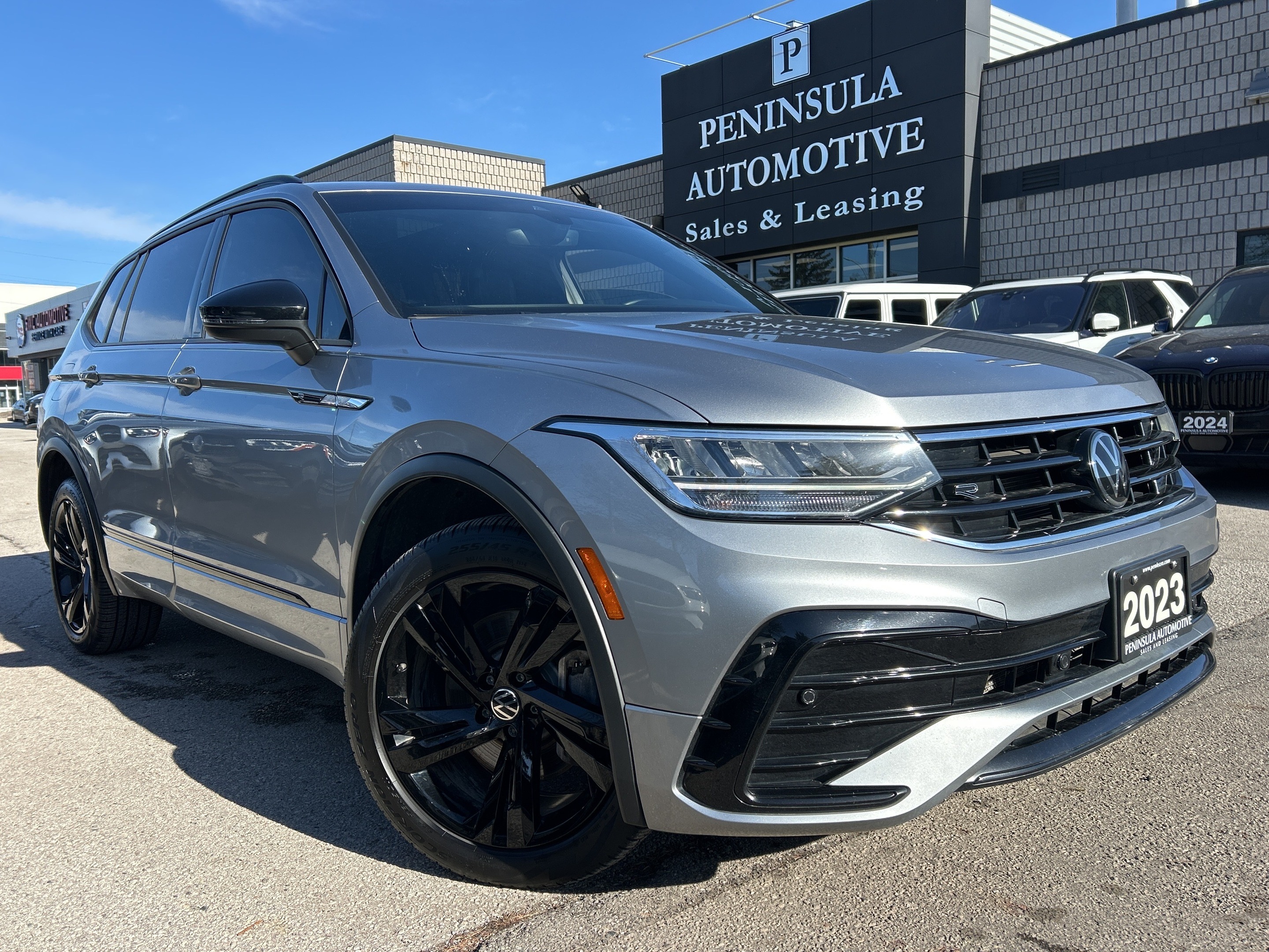 2023 Volkswagen Tiguan R-LINE BLACK EDITION,PANO, CARPLAY,ADAPTIVE CRUISE