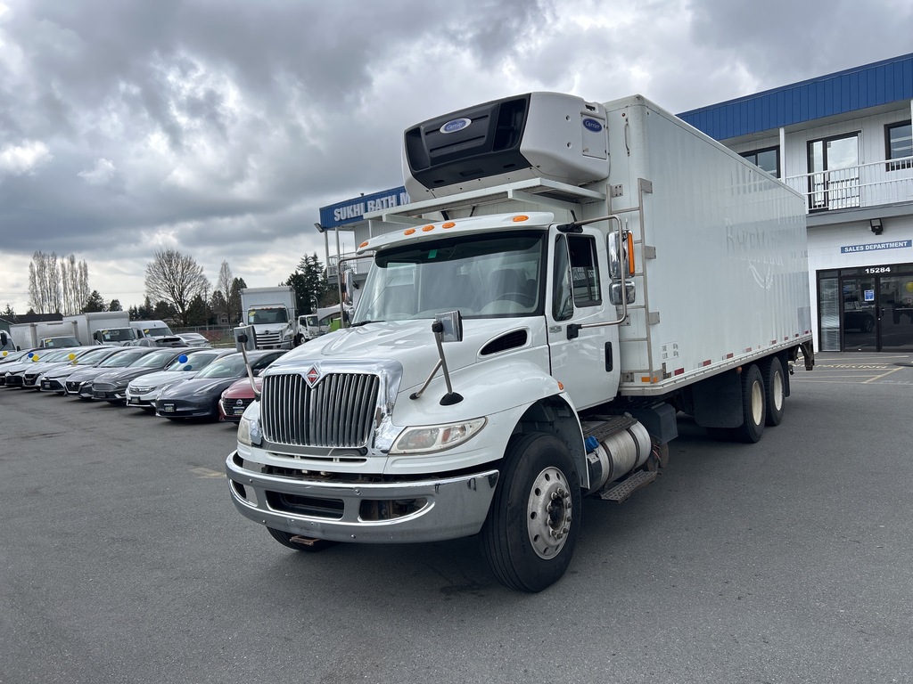 2017 International 4400 26' TANDEM AXLE REEFER BOX + TUCKAWAY TAILGATE