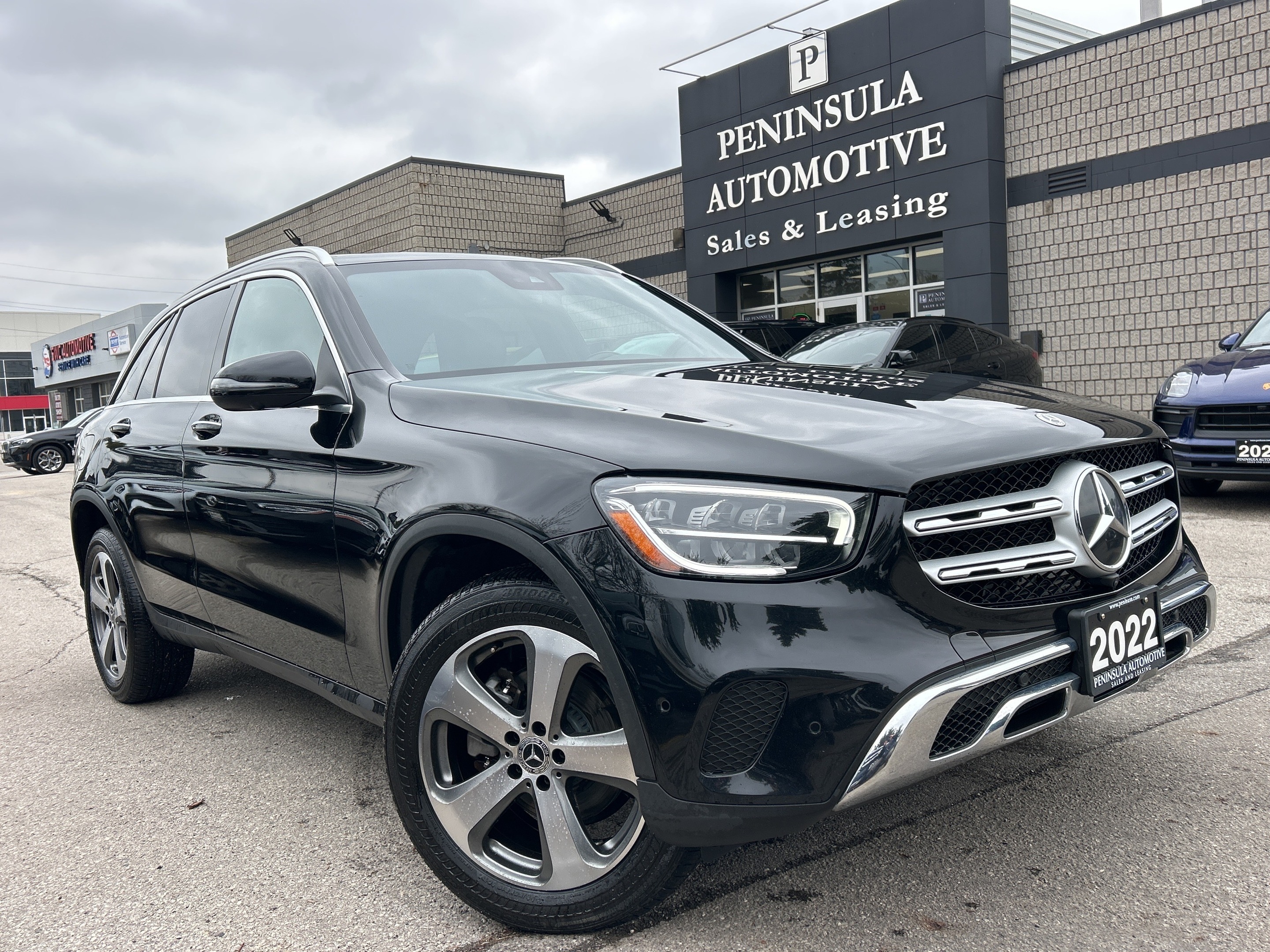 2022 Mercedes-Benz GLC NEW BRAKES, PREMIUM PLUS, AMBIENT LIGHTS,CARPLAY