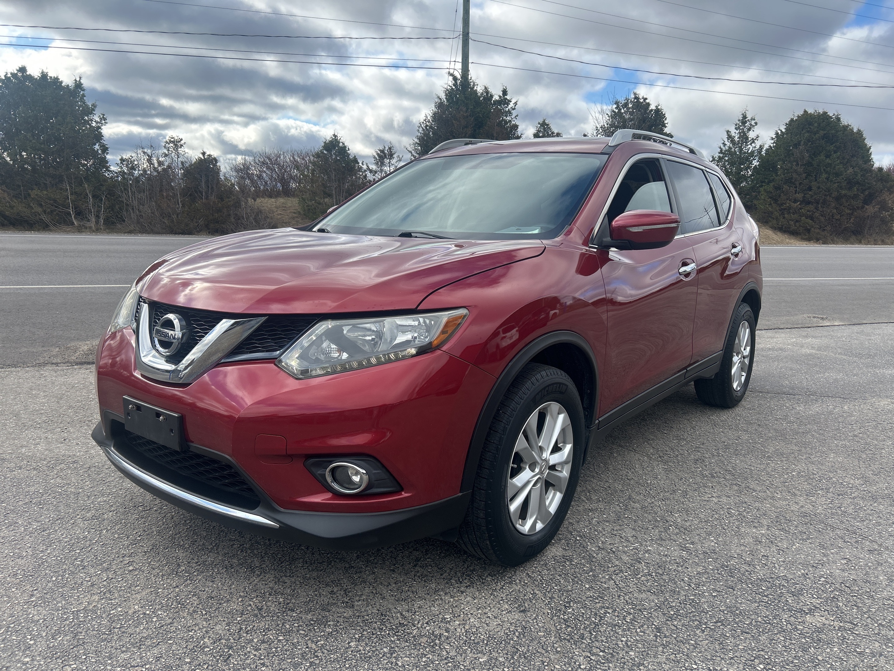 2015 Nissan Rogue SV, Pano Sunroof, Bluetooth, Back Up Cam