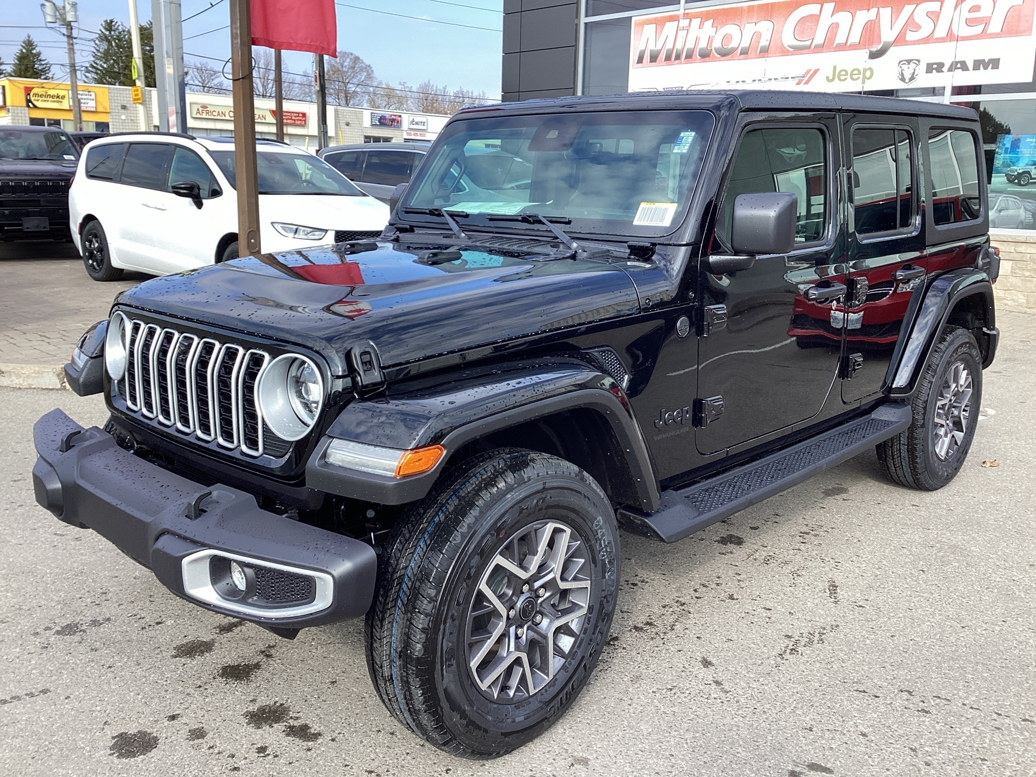 2025 Jeep Wrangler SAHARA 4DR, LTHR, V6, STEPS, TOW GRP, SAFETY, TECH