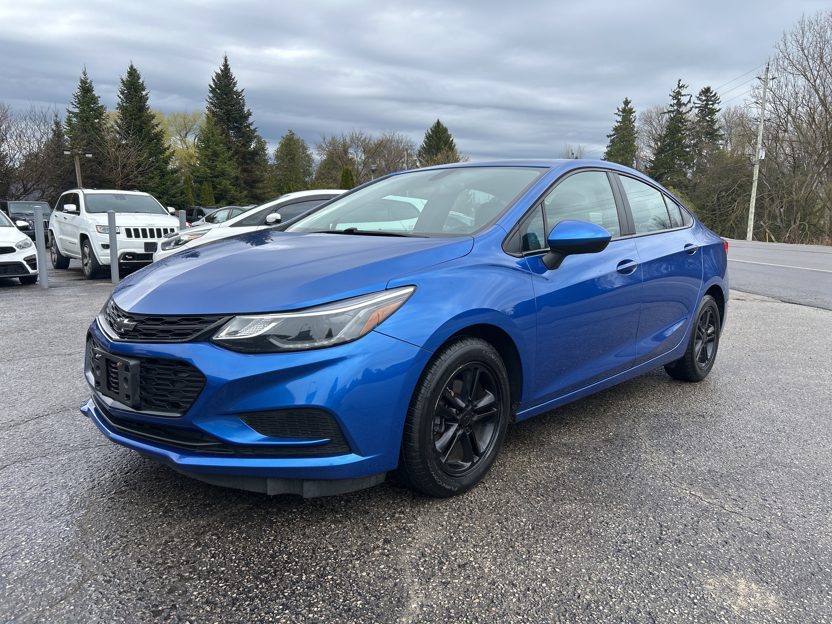 2017 Chevrolet Cruze LT, Bluetooth, Back Up Cam, Sunroof