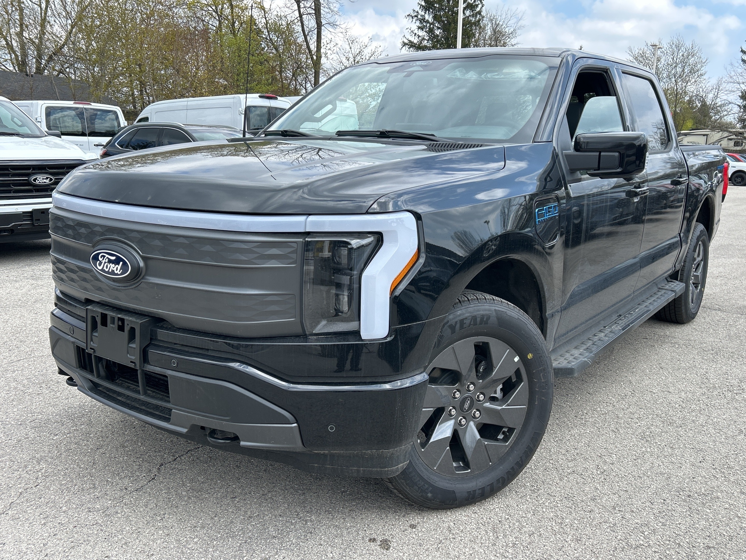 2025 Ford F-150 Lightning Lariat 