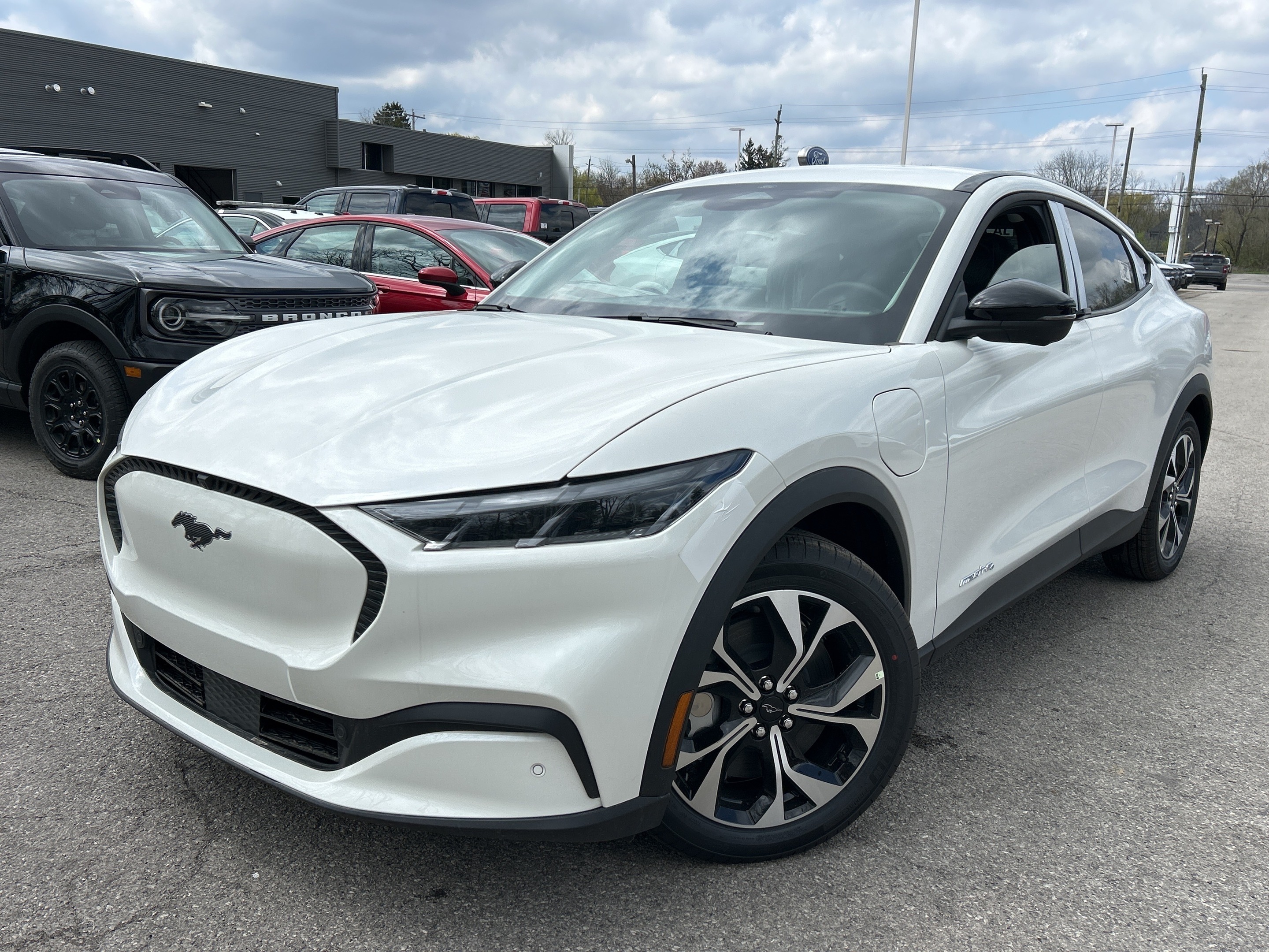 2025 Ford Mustang Mach-E Select AWD  -  Fast Charging