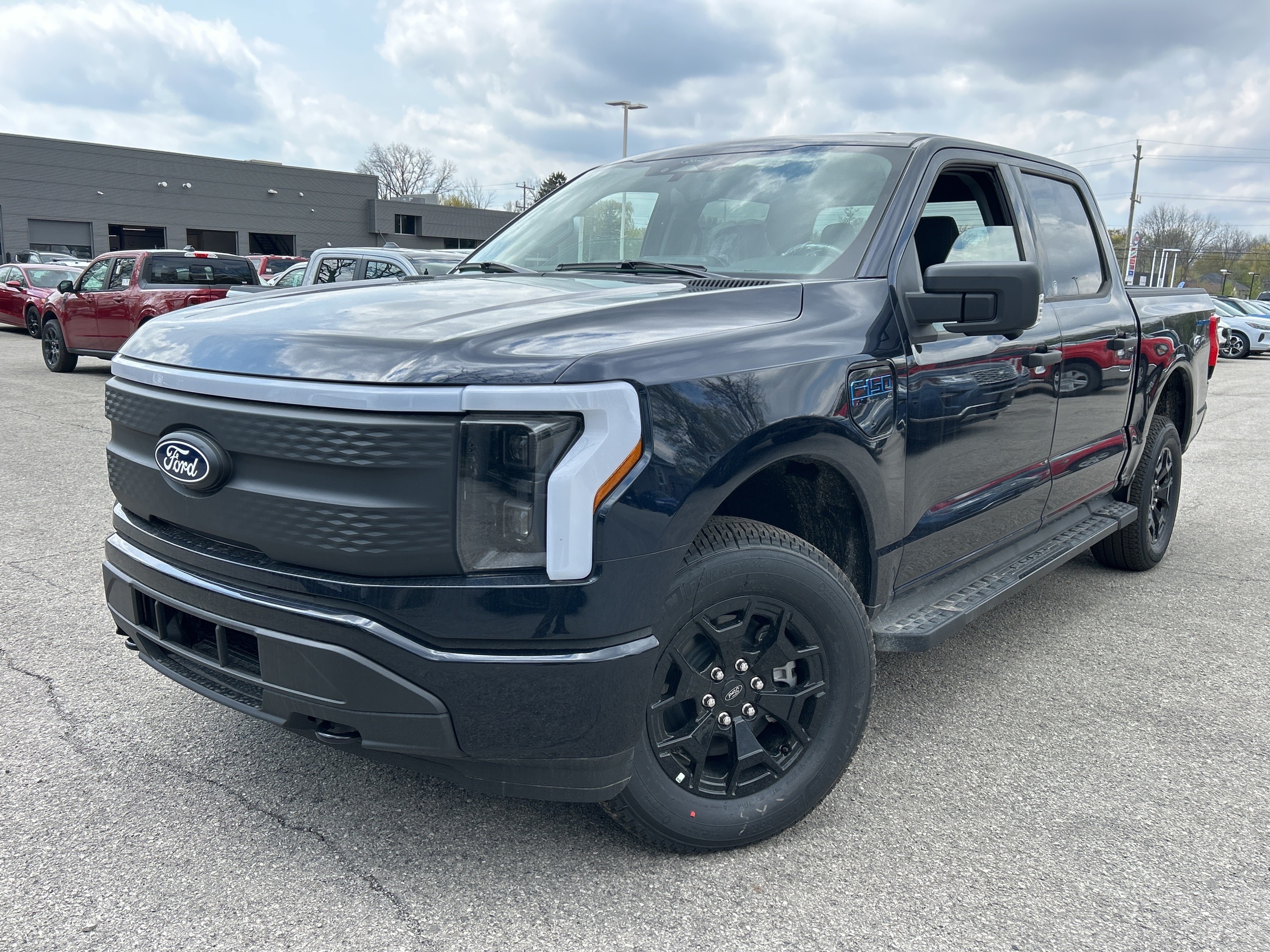 2025 Ford F-150 Lightning XLT  - Tailgate Step