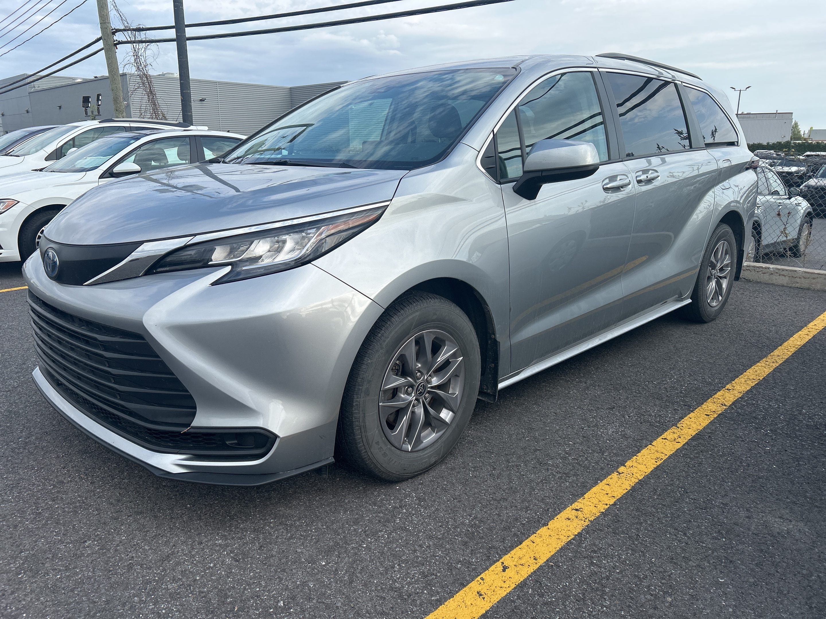 2022 Toyota Sienna LE AWD 8-Passenger