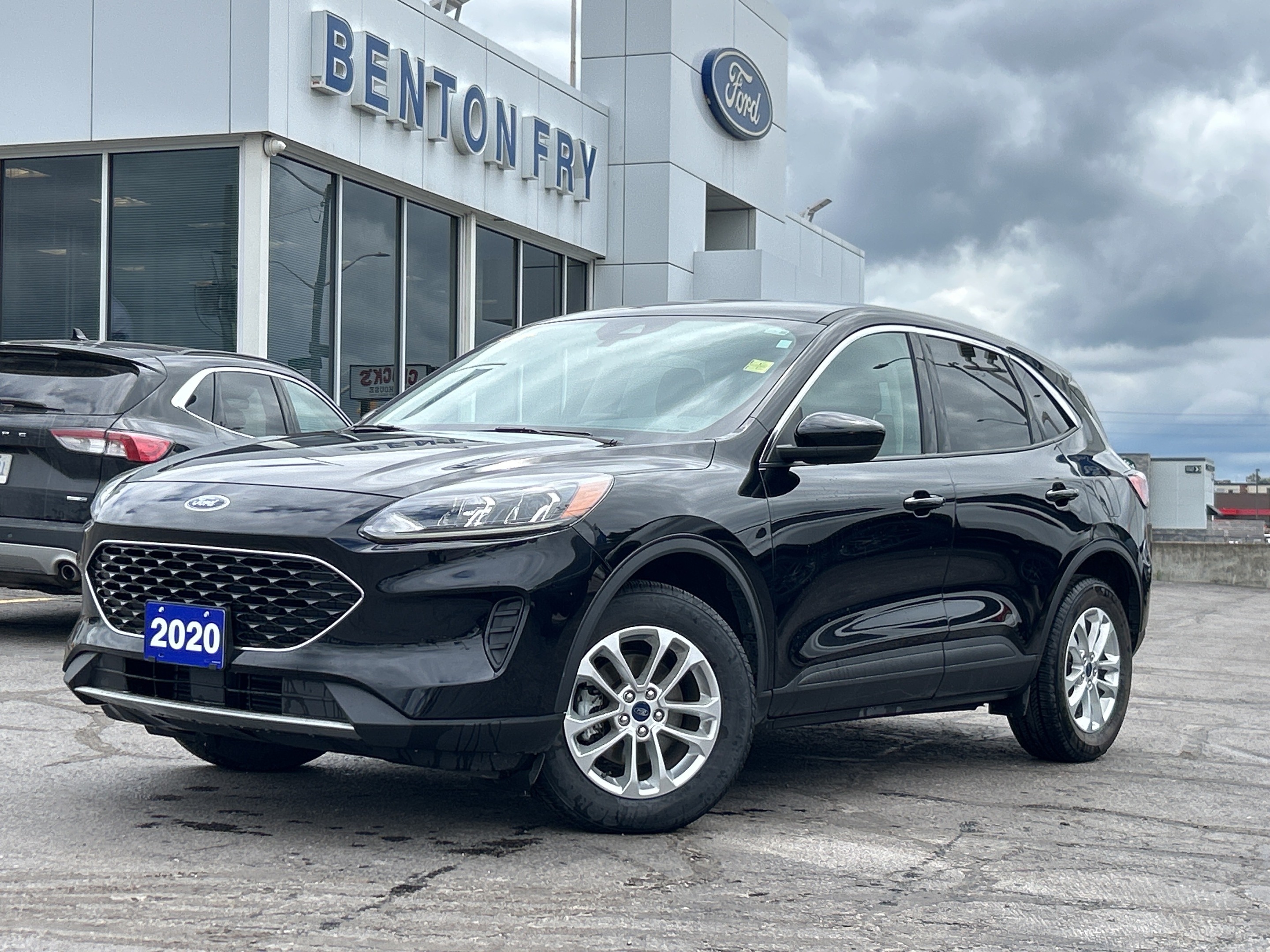 2020 Ford Escape SE - 1.5L HEATED SEATS SYNC 3 BLIND SPOT CROSS TRA