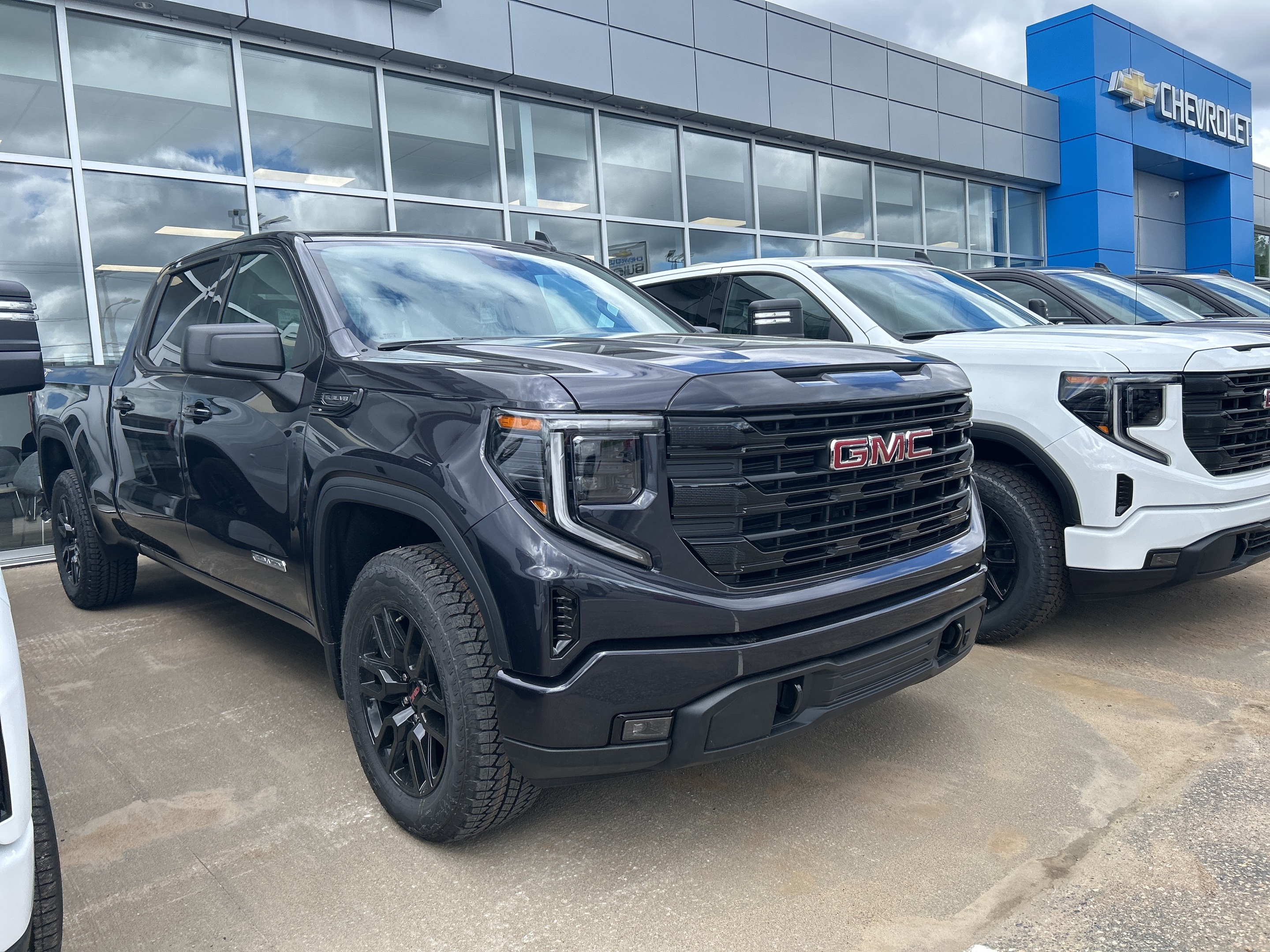 2025 GMC Sierra 1500 ELEVATION