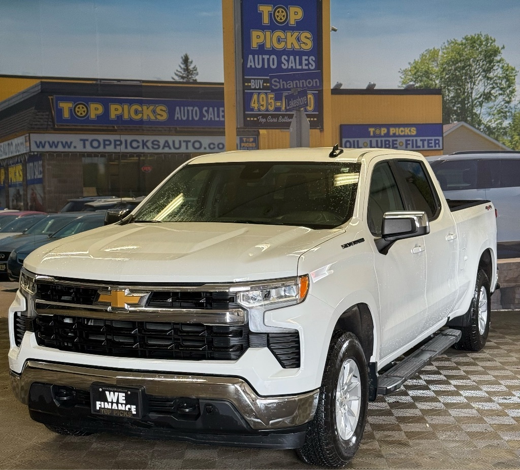 2024 Chevrolet Silverado 1500 LT, V8, Leather, Safety Assist, Only 11,000 Kms!!