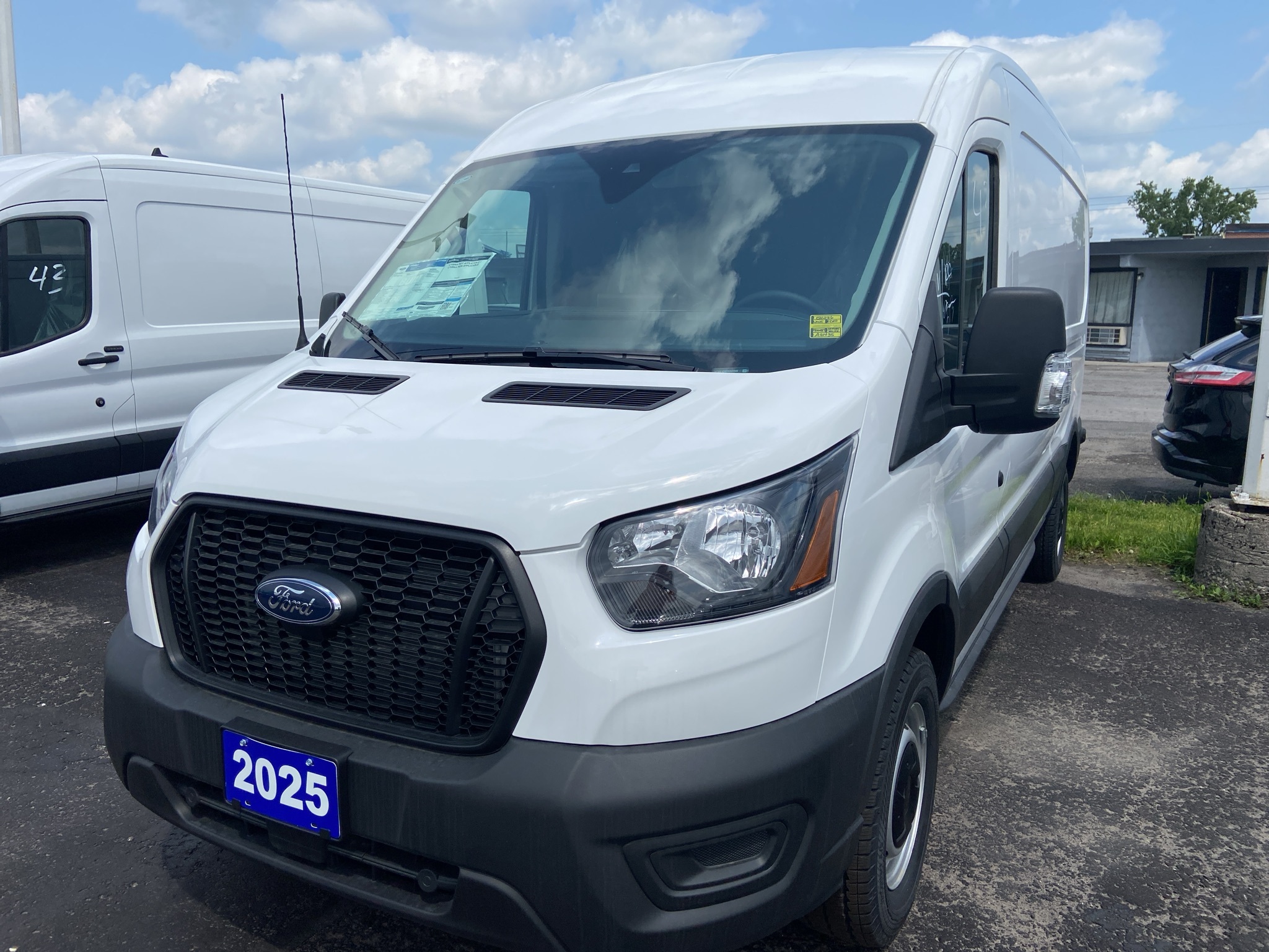 2025 Ford Transit Cargo Van XL 250 CARGO RWD 3.5L V6 SYNC BLUETOOTH VINYL FLOO
