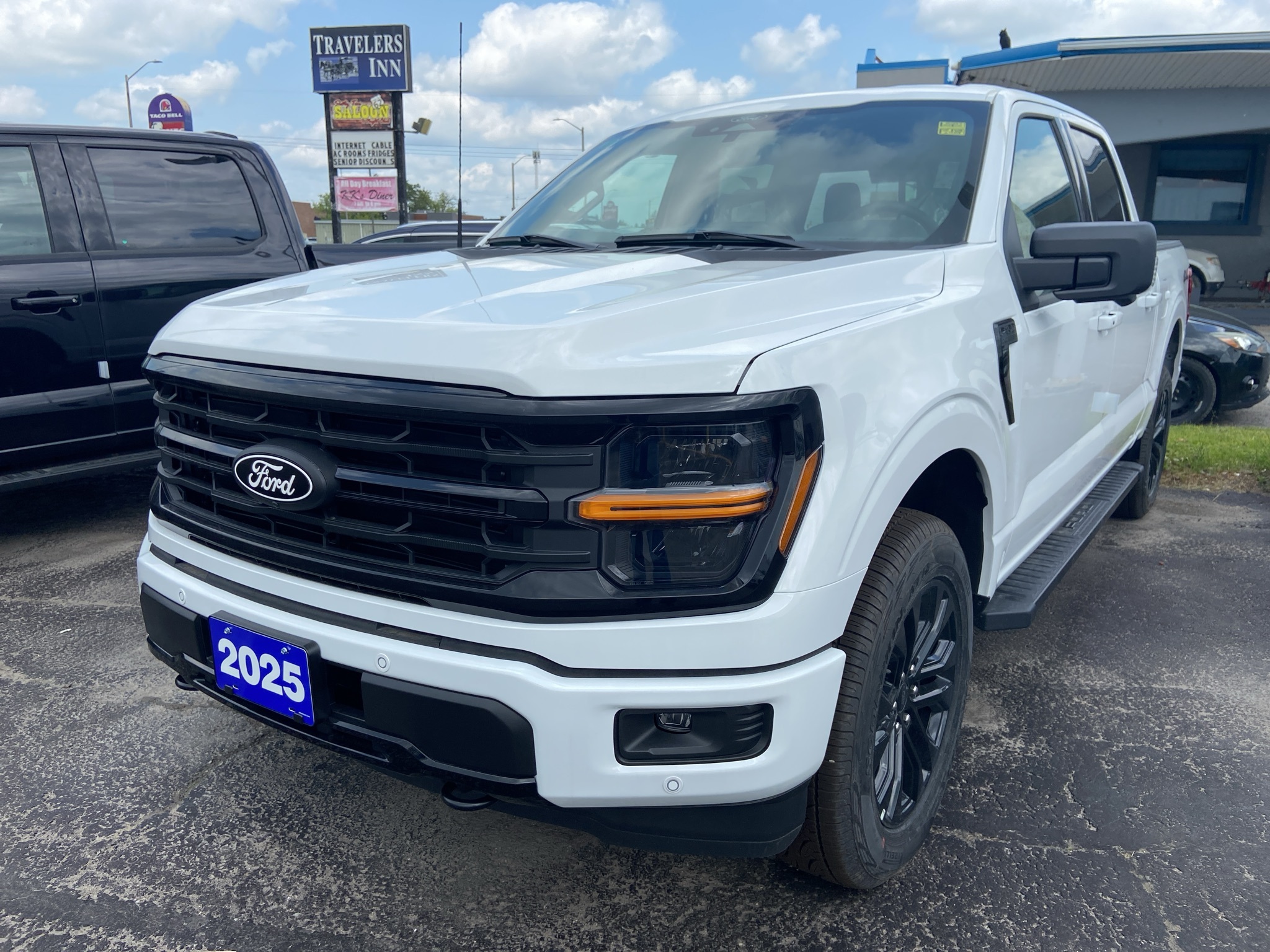 2025 Ford F-150 XLT - SPORT CREW 302 PKG 2.7L BLACK PLUS PACKAGE P