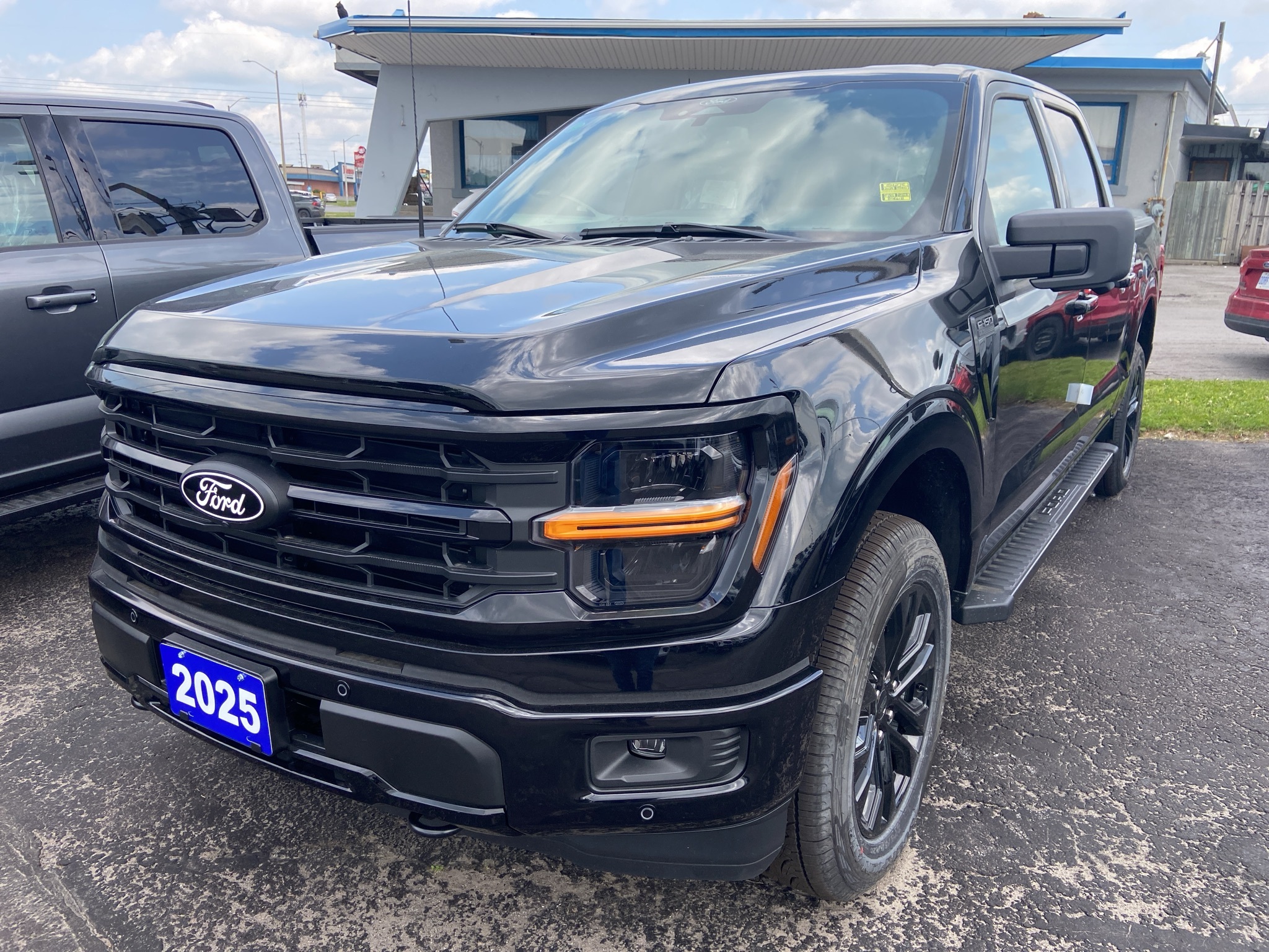 2025 Ford F-150 XLT - SPORT CREW 302 PKG 2.7L BLACK PLUS PACKAGE P