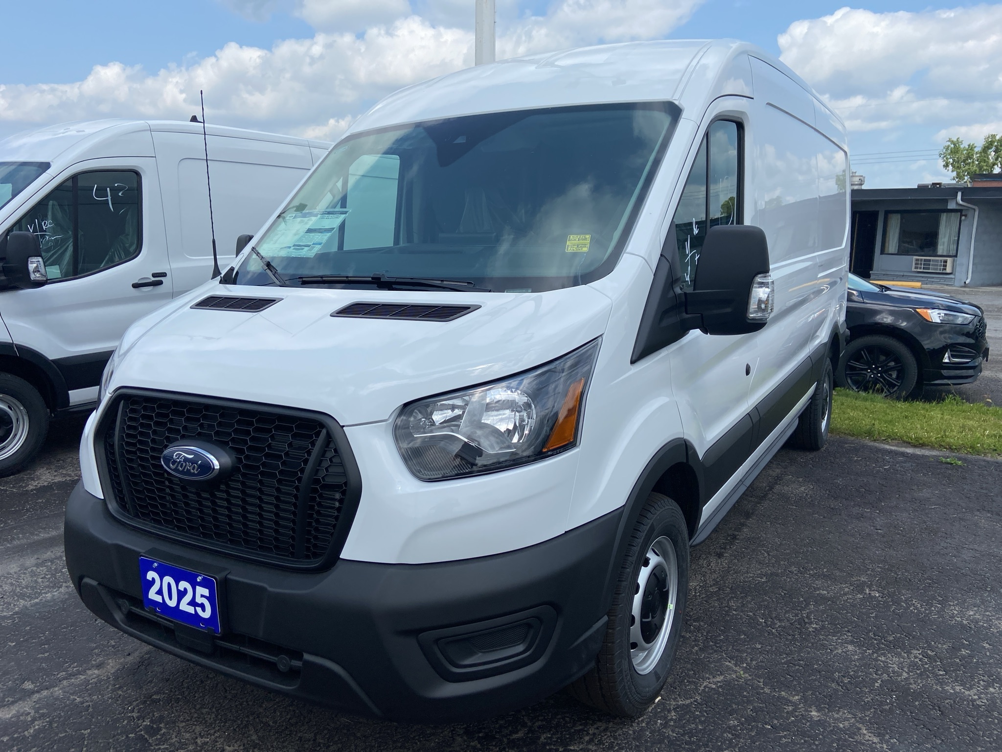 2025 Ford Transit Cargo Van XL 250 CARGO RWD 3.5L V6 SYNC BLUETOOTH VINYL FLOO