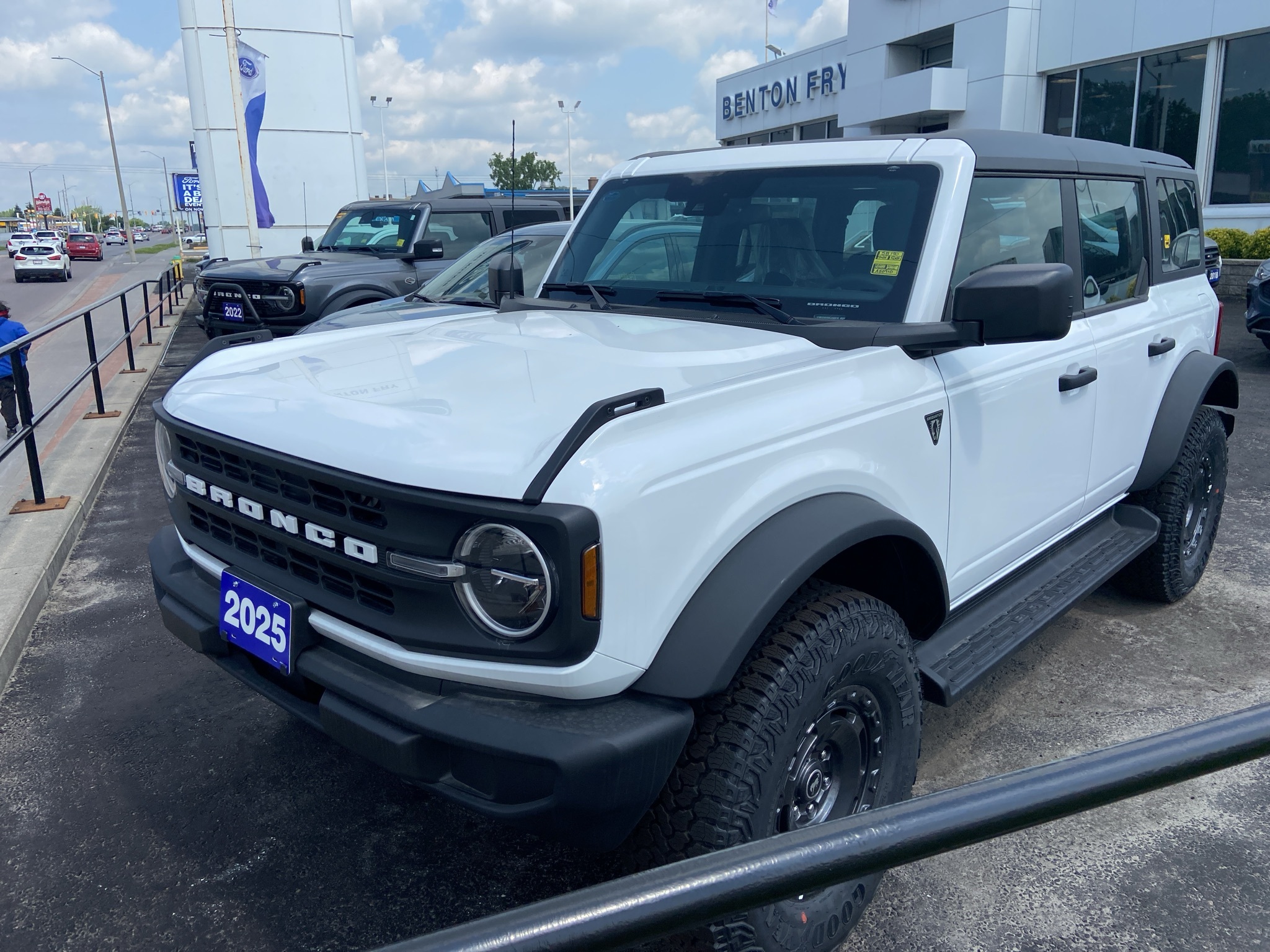 2025 Ford Bronco Base - 4X4 2.3L SASQUATCH PKG ADVANCED 4X4 17 DARK