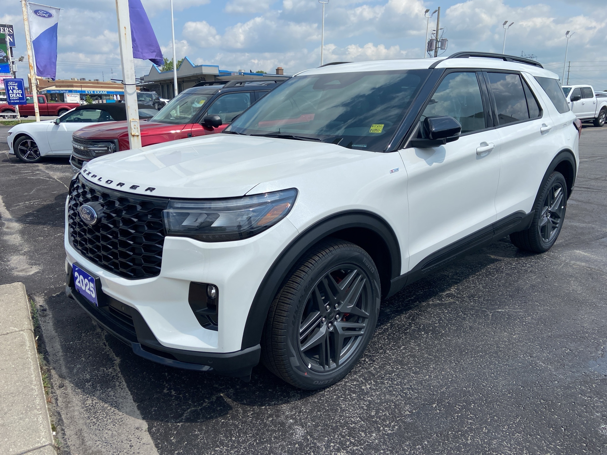 2025 Ford Explorer ST-Line - 4WD 2.3L 300A PKG PREMIUM PKG PANO ROOF