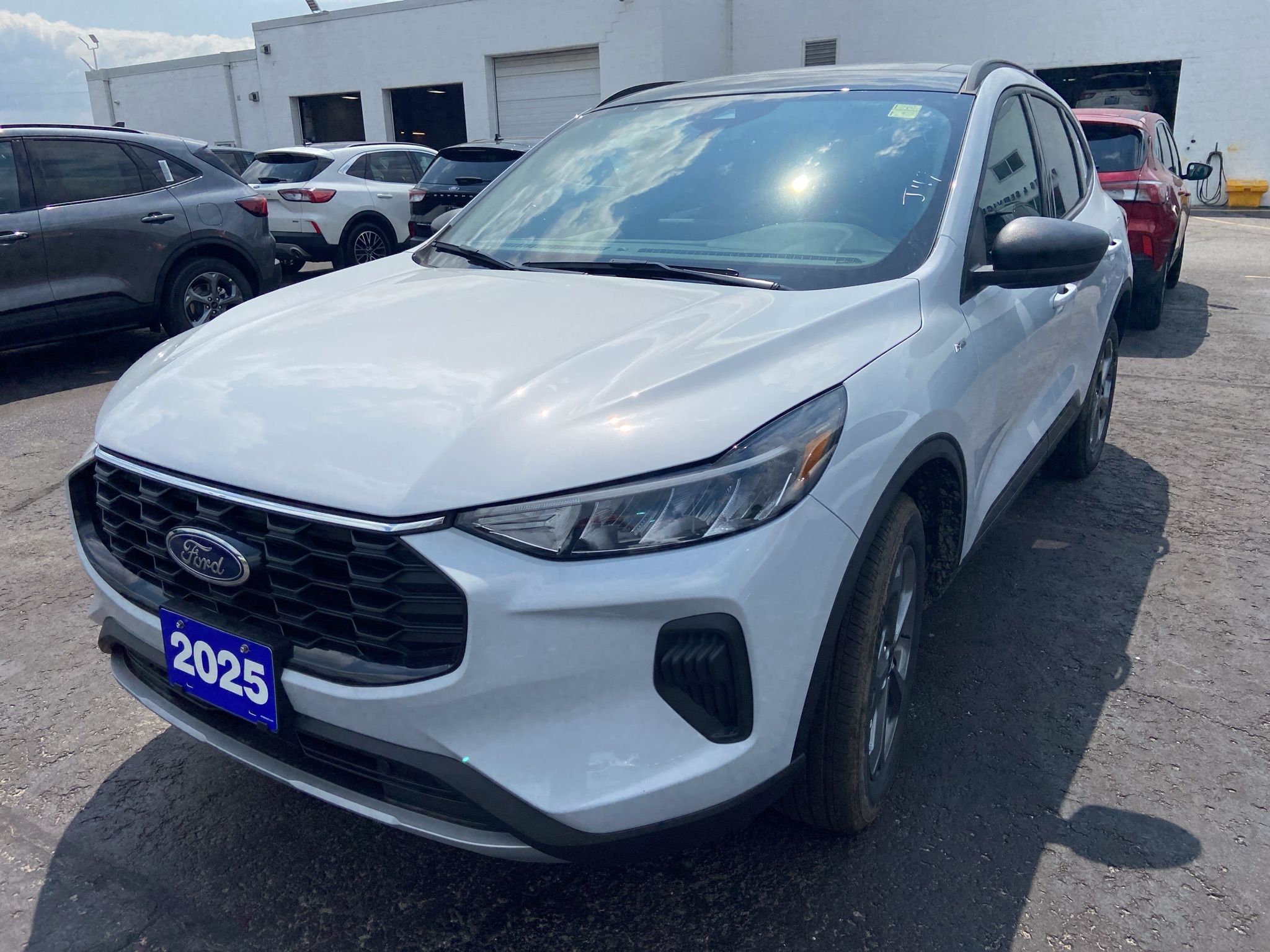 2025 Ford Escape ST-Line - AWD 1.5L 300A PKG PANO ROOF ADAPTIVE CRU