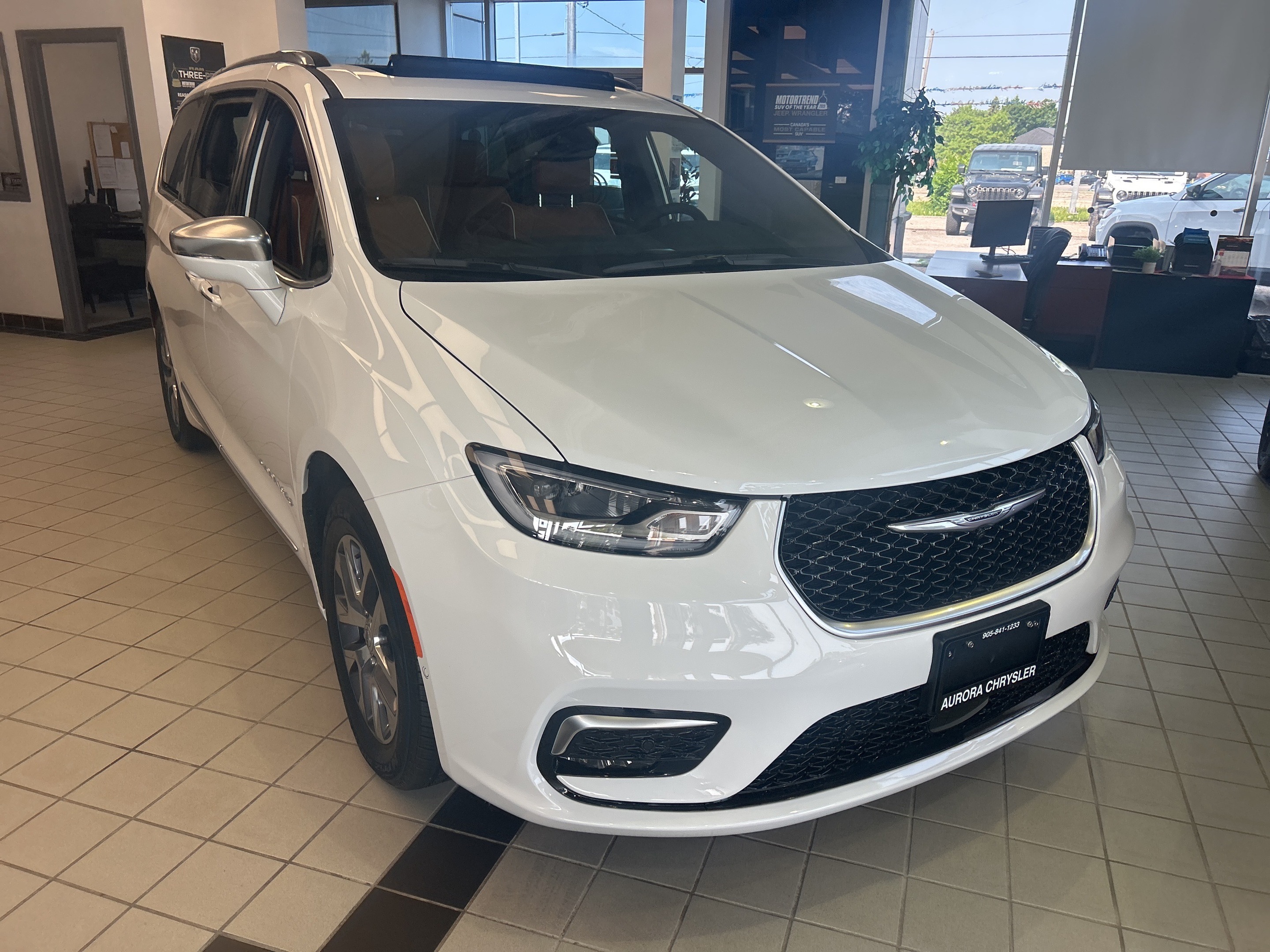 2024 Chrysler Pacifica Hybrid PINNACLE - HYBRID - NAV - 10.3 TOUCHSCREEN