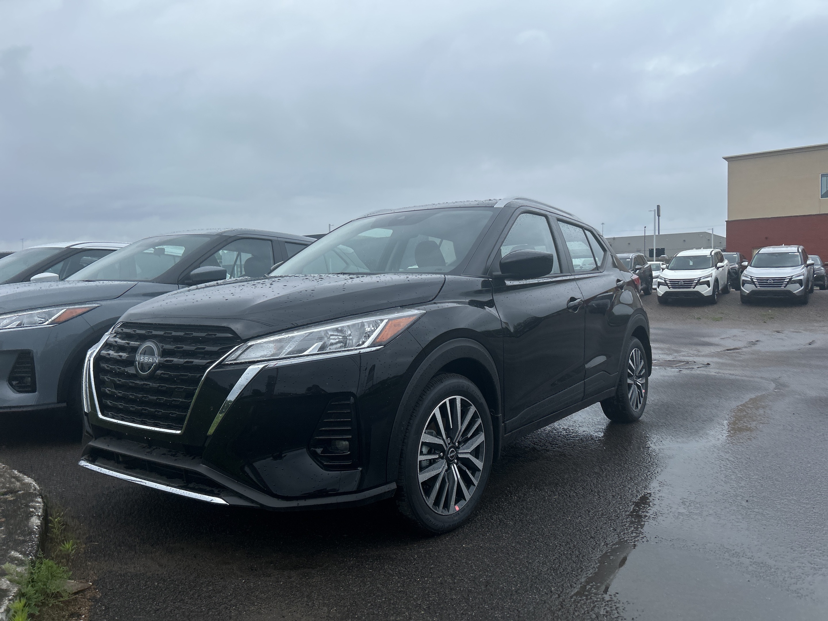 2025 Nissan Kicks Play SV FWD