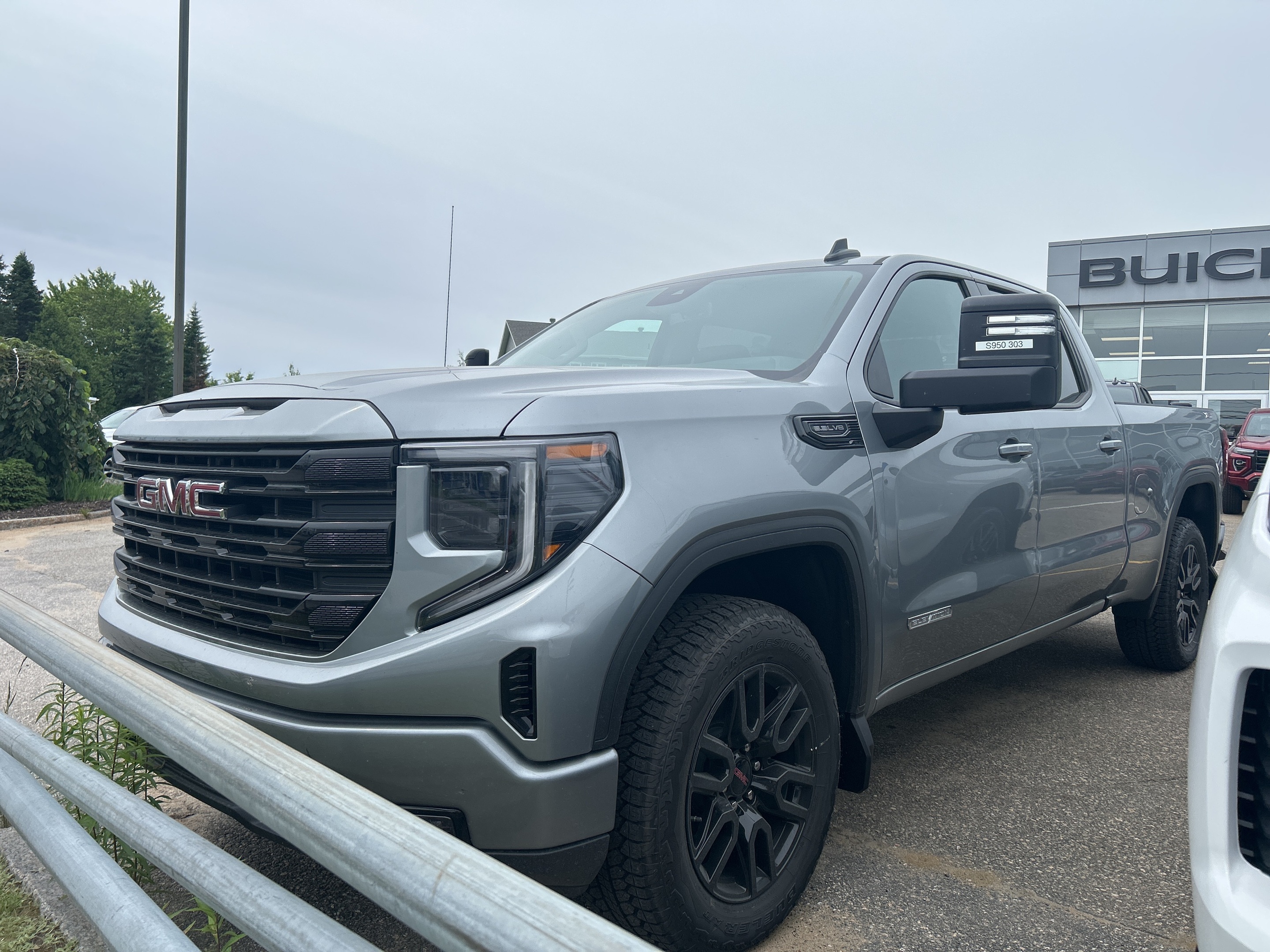2025 GMC Sierra 1500 Elevation