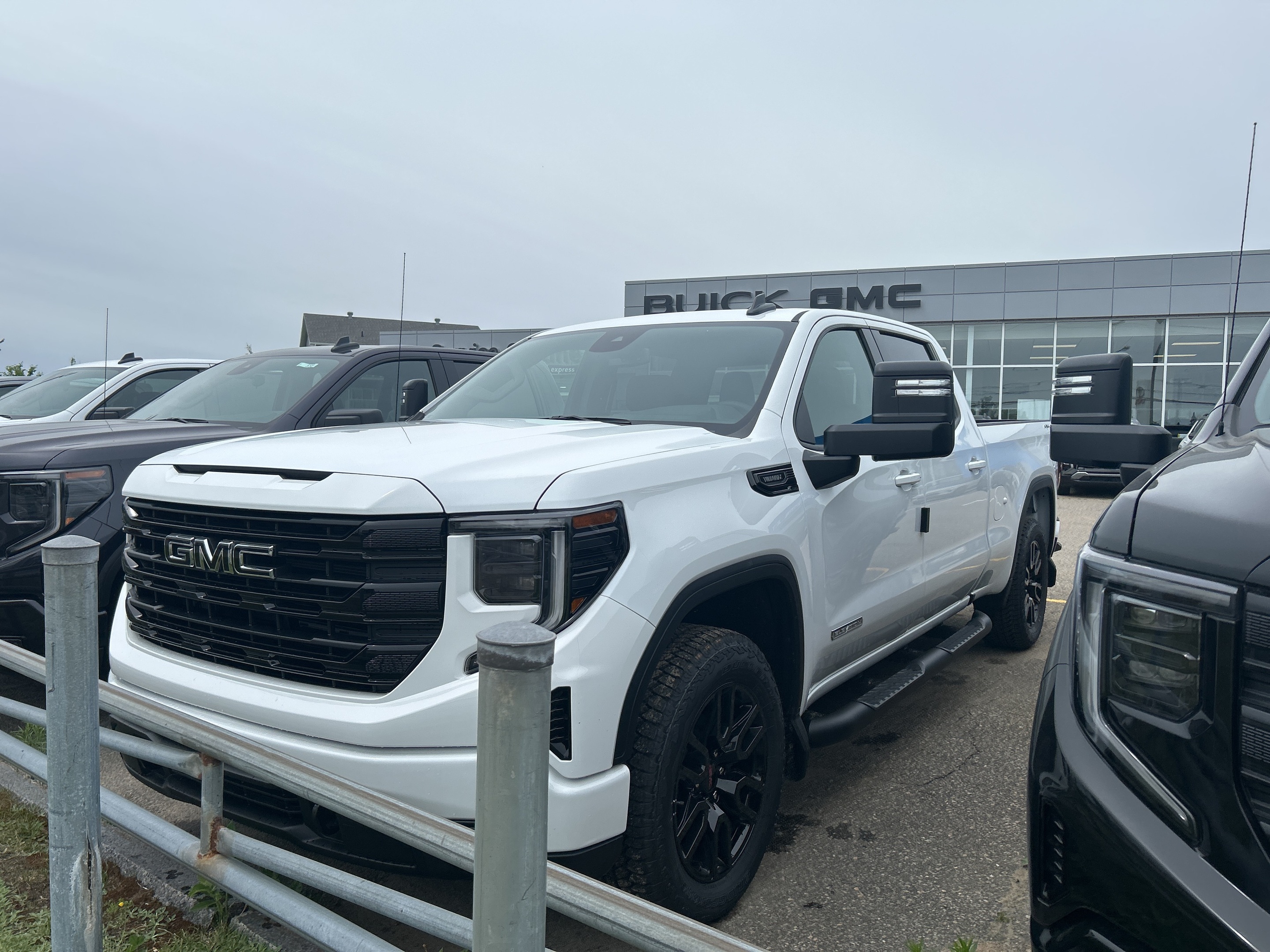 2025 GMC Sierra 1500 ELEVATION