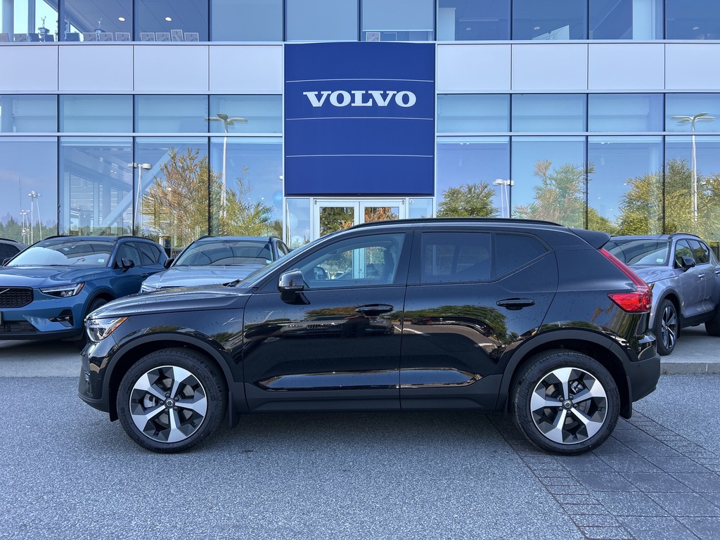 2026 Volvo XC40 B5 AWD Plus Dark Theme