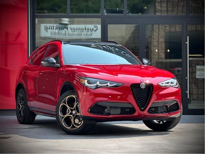 Image 23: 2025 Alfa Romeo Stelvio