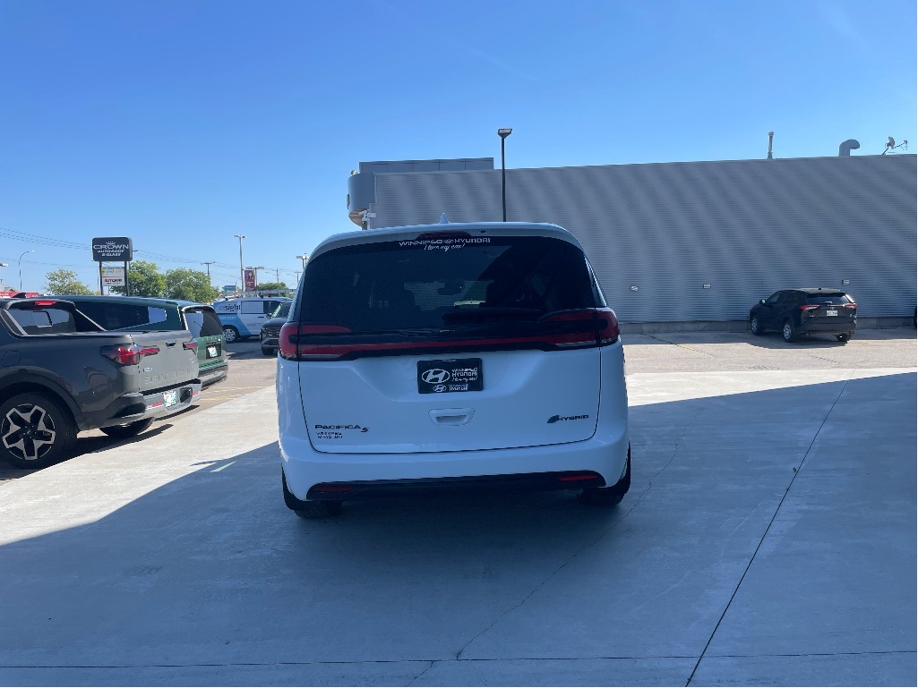 2022 Chrysler Pacifica Hybrid