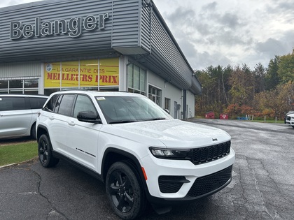 White 2025 Jeep Grand Cherokee Altitude 4WD SUV / Crossover Four-Wheel Drive 8-Speed Automatic