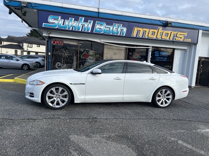 White 2013 Jaguar XJ-Series Sedan All-Wheel Drive 8-Speed Automatic