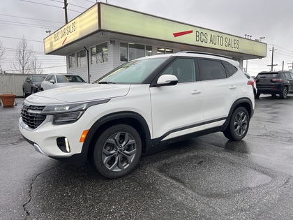 White 2024 Kia Seltos EX AWD SUV / Crossover All-Wheel Drive Continuously Variable Transmission