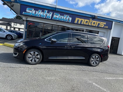 2019 Chrysler Pacifica Hybrid Limited FWD