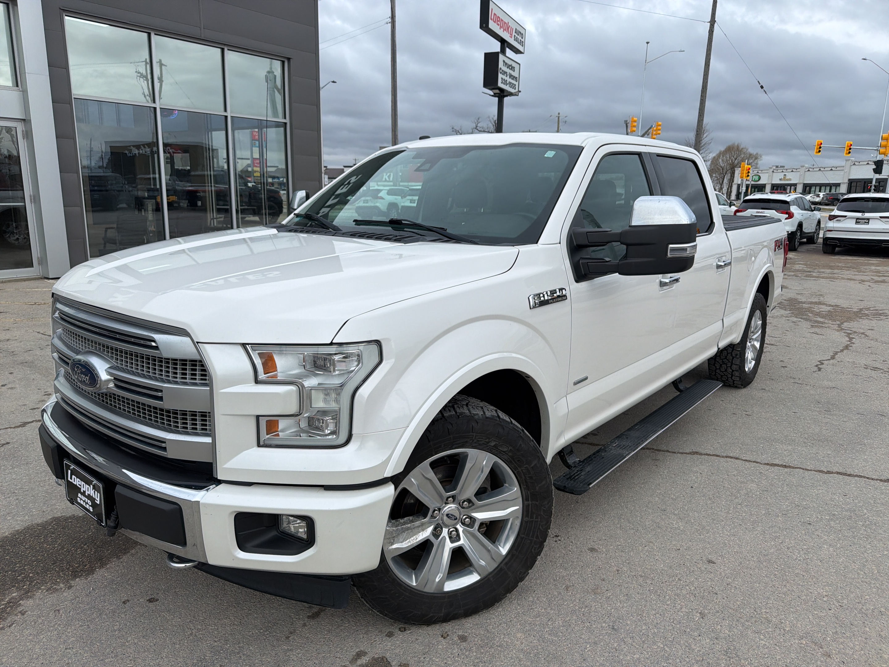White 2017 Ford F-150 Platinum SuperCrew LB 4WD Pickup Truck Four-Wheel Drive Automatic