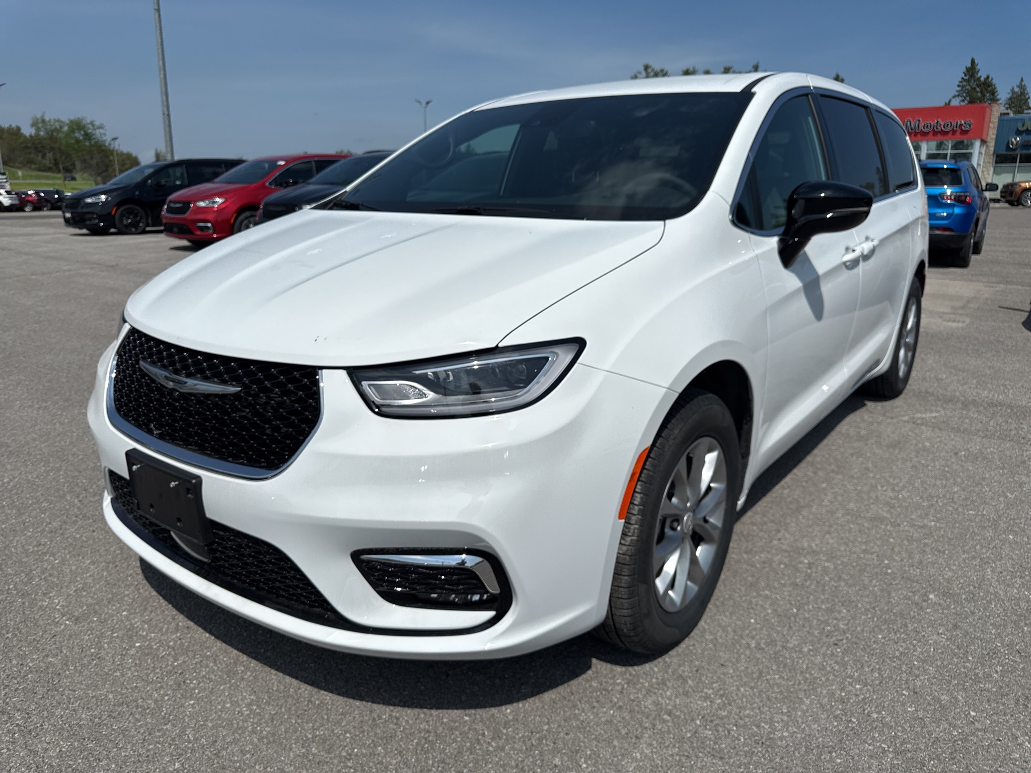 2025 Chrysler Pacifica Select - htd seats/wheel - adaptive cruise