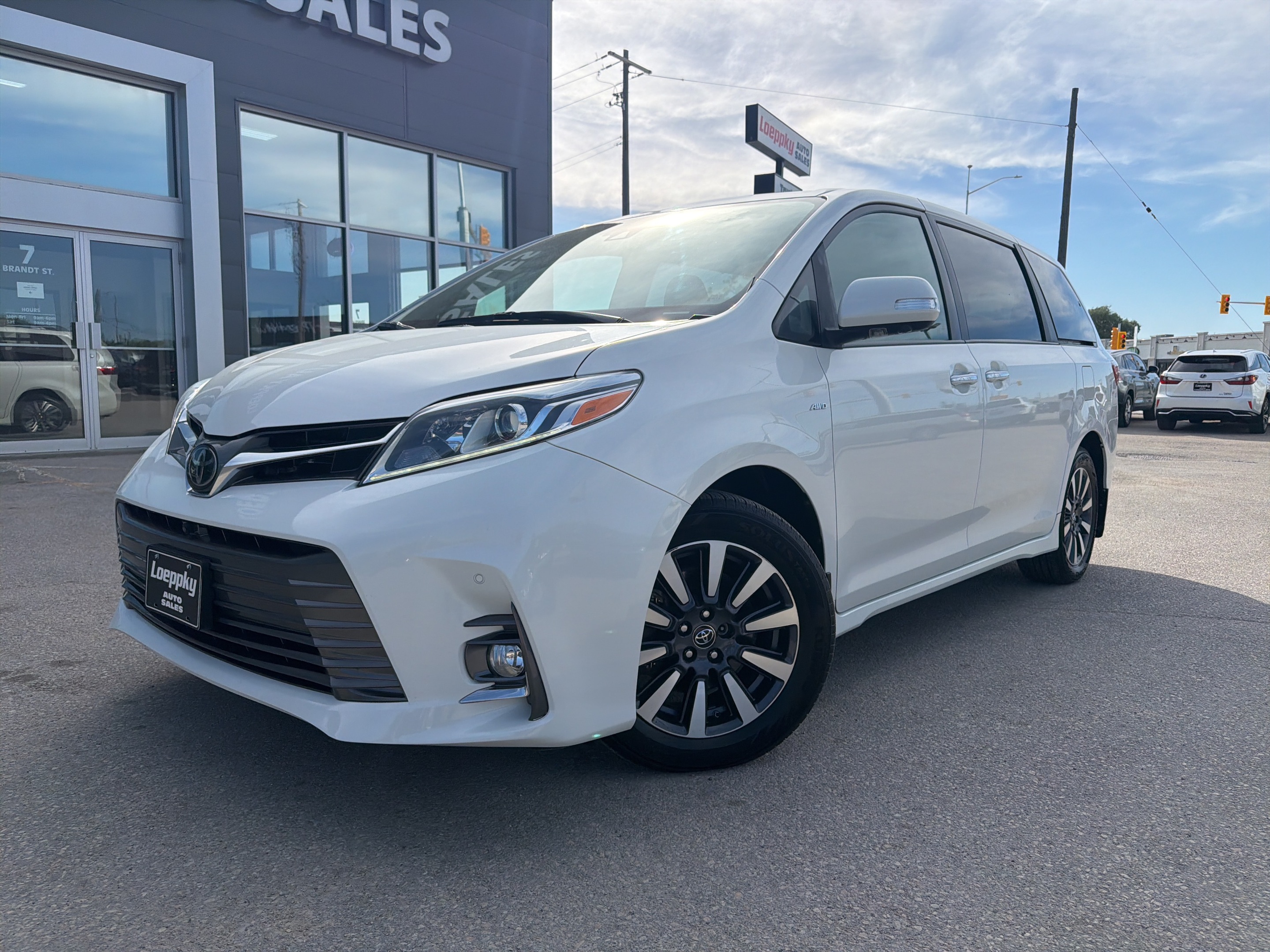 White 2018 Toyota Sienna XLE 7-Passenger AWD Minivan All-Wheel Drive Automatic