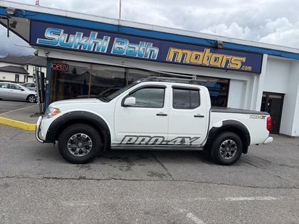 White 2018 Nissan Frontier PRO-4X Crew Cab 4WD Pickup Truck Four-Wheel Drive 5-Speed Automatic