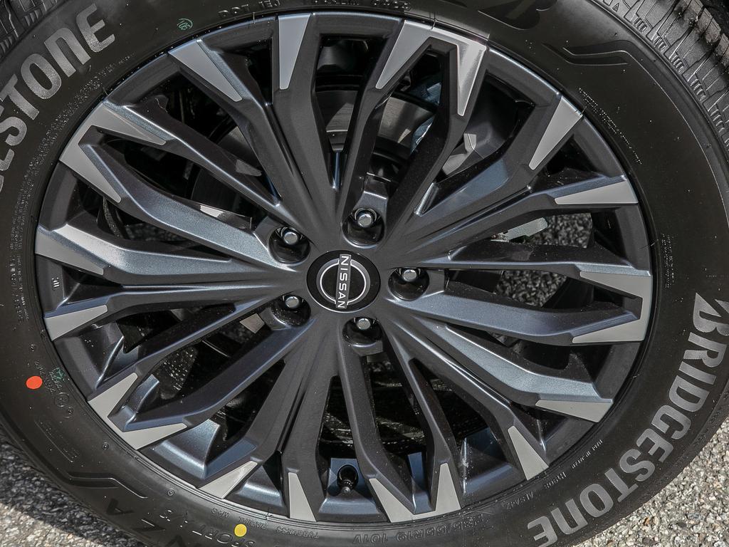 2025 Nissan Rogue Platinum, Toronto, Cash