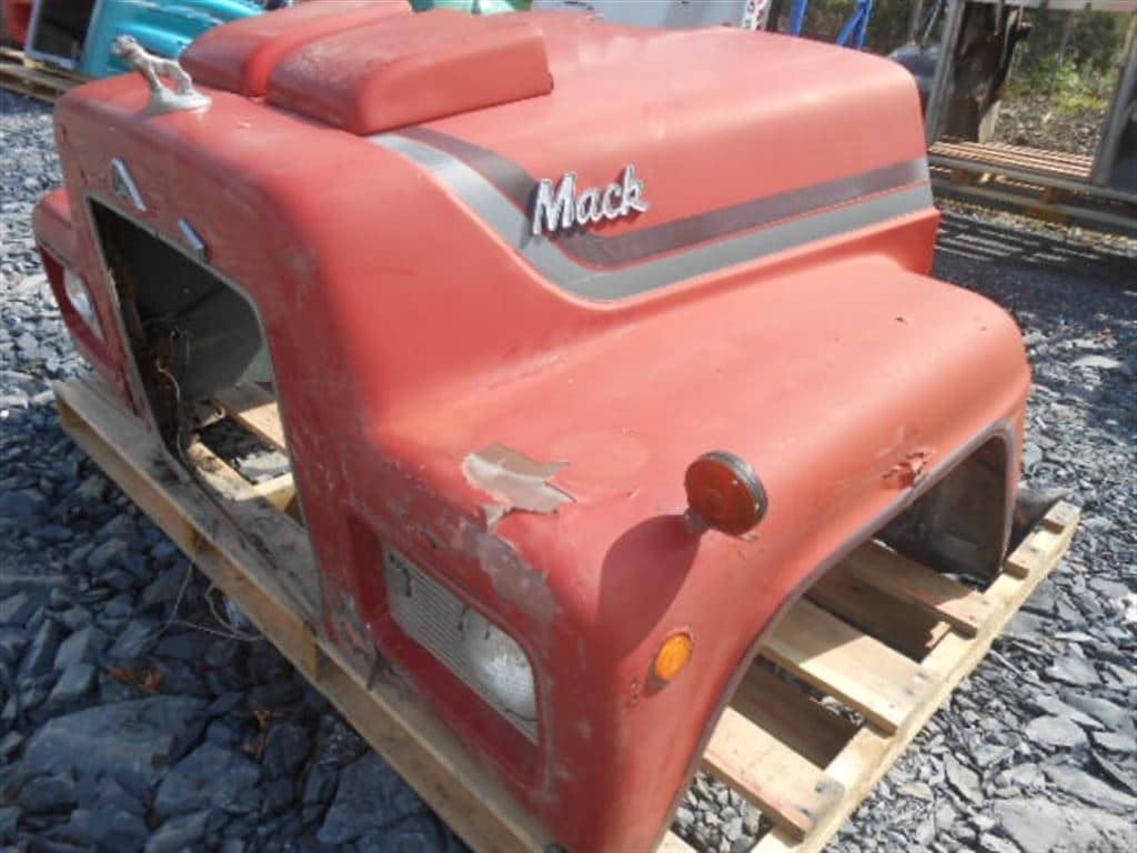 1987 Mack RD688S Hood Mack RD688S