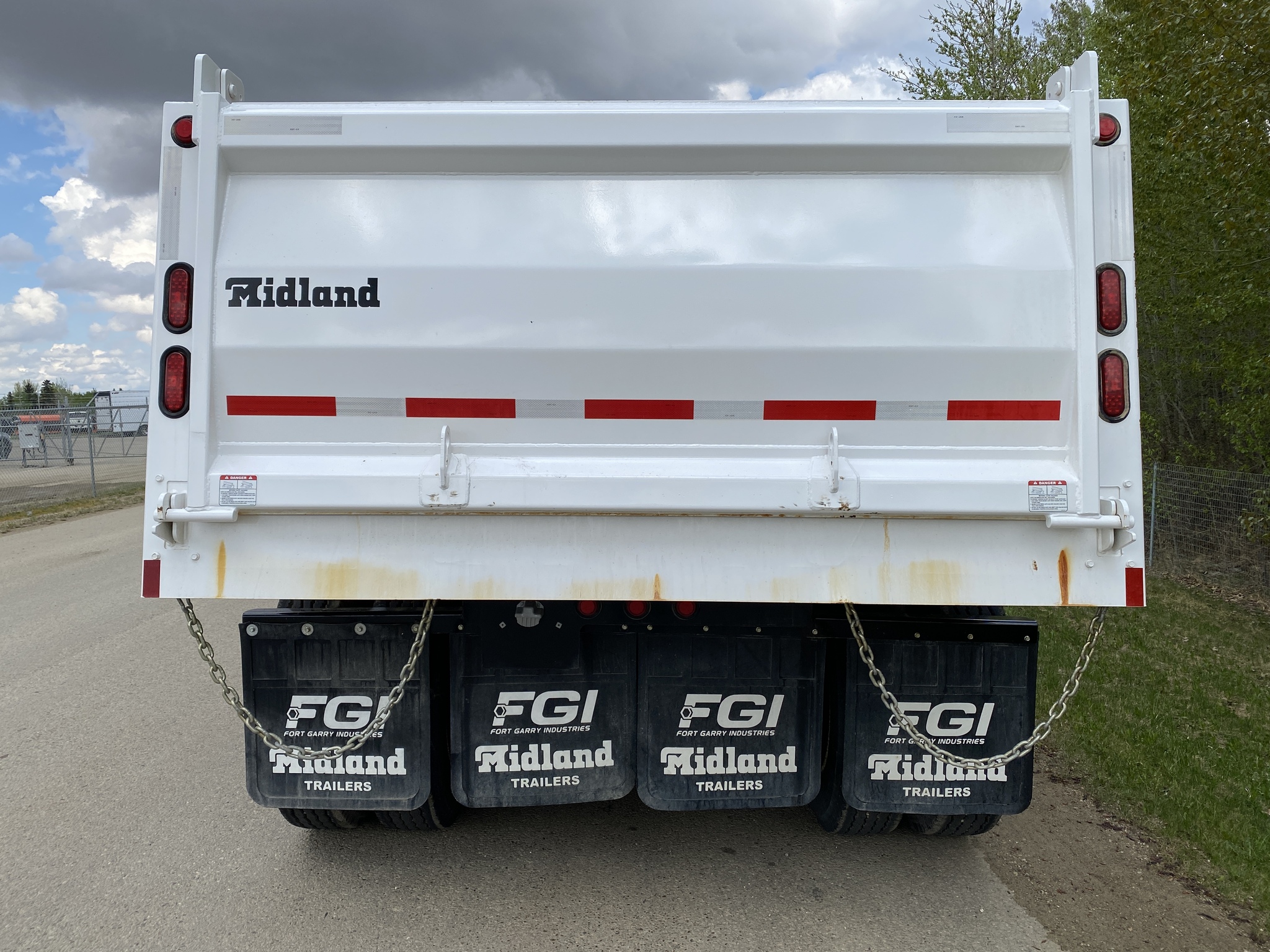 2022 Midland STIFF POLE PUP