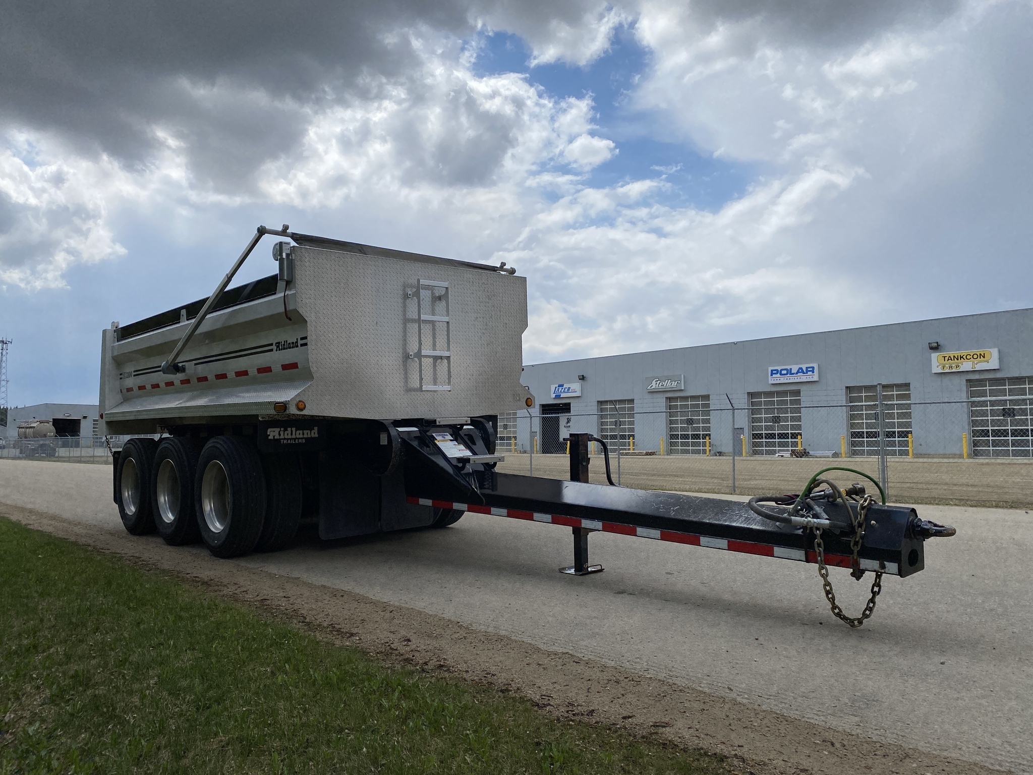 2022 Midland STIFF POLE PUP