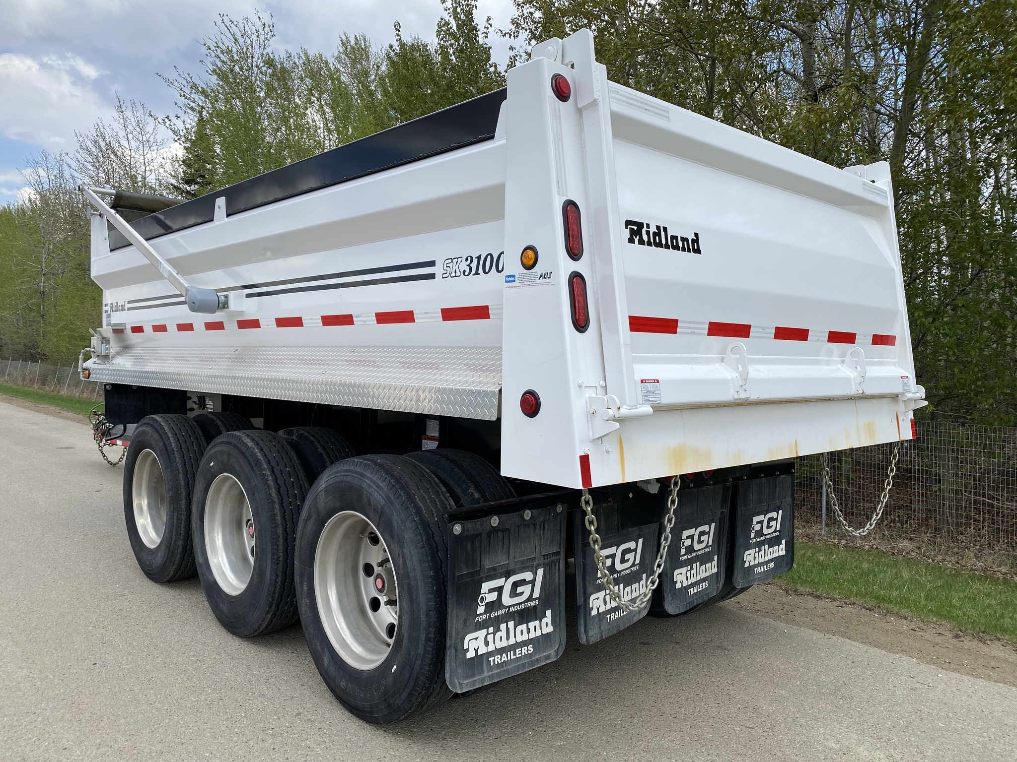 2022 Midland STIFF POLE PUP