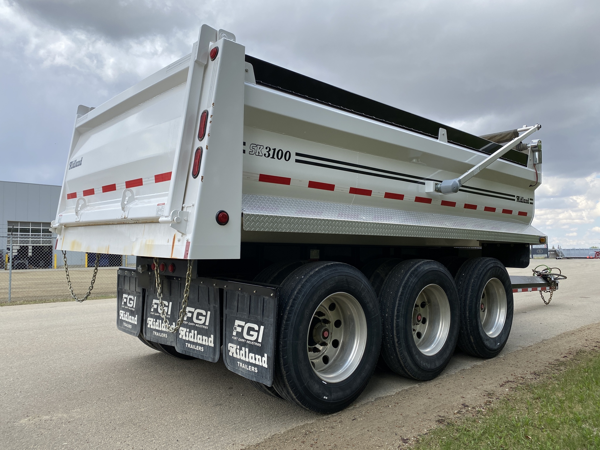 2022 Midland STIFF POLE PUP