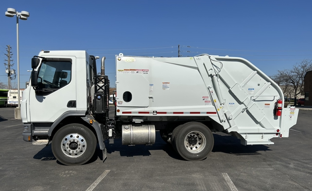 2023 Peterbilt Peterbilt 220 Cabover 11verges yards camion rebut vidange garbage trucks 11 yards
