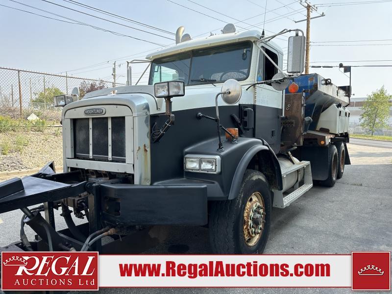 2000 Freightliner FLD112SD T/A