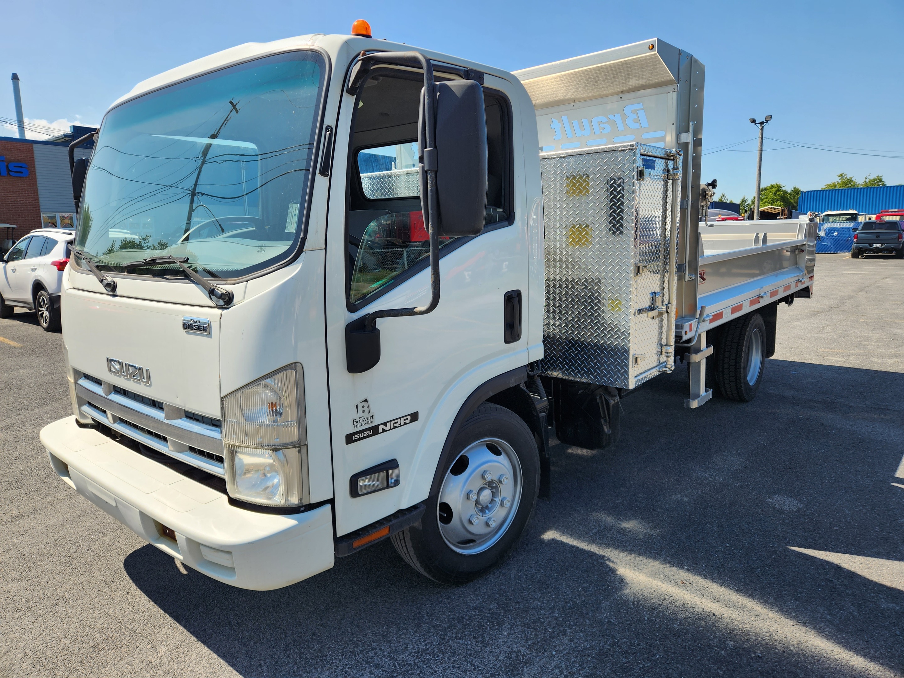 2017 Isuzu NRR Benne - Camion dompeur
