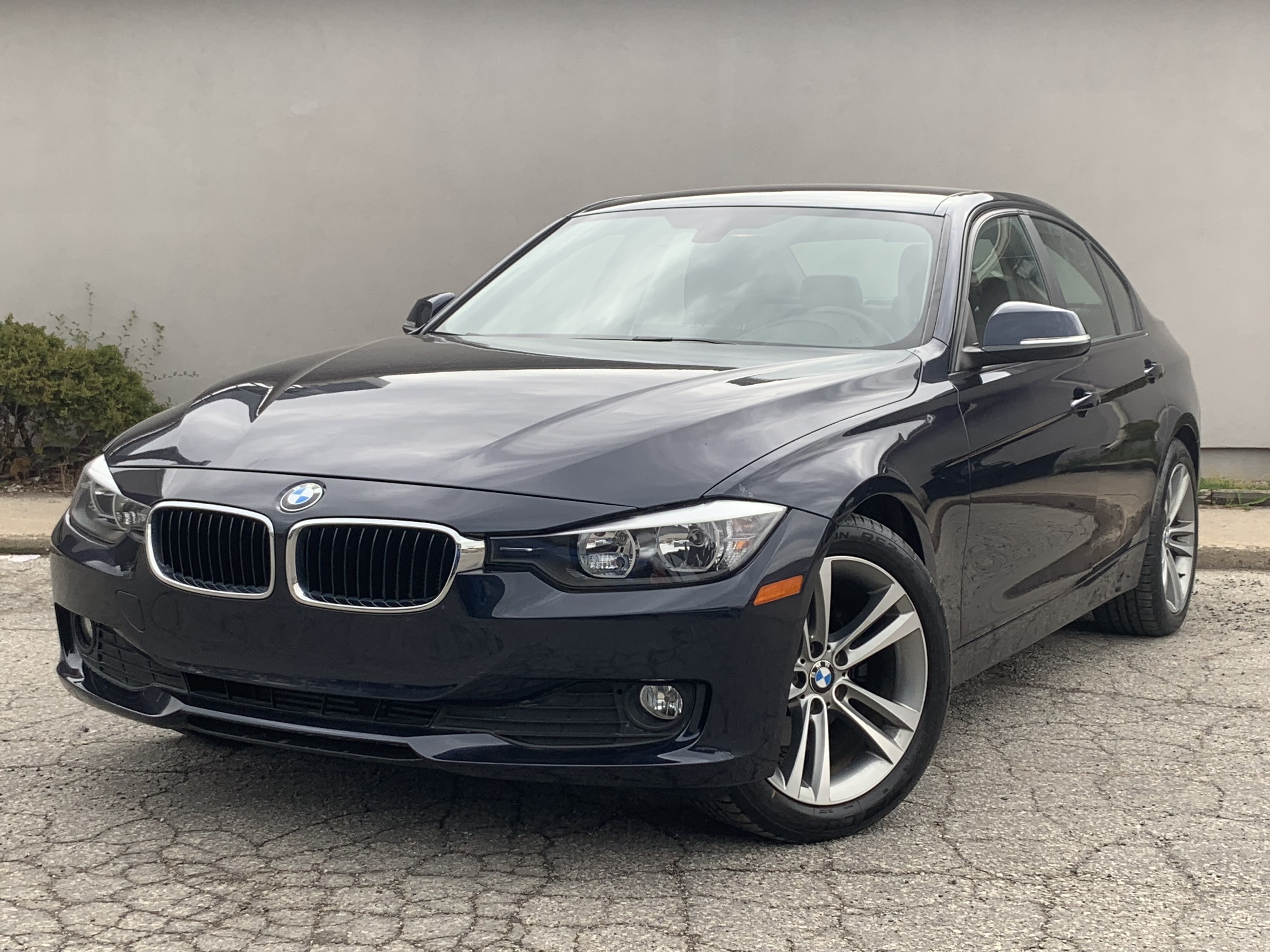 2014 BMW 3 Series 4dr Sdn 320i AWD CleanCarfax HeatedSeat LeatherSea