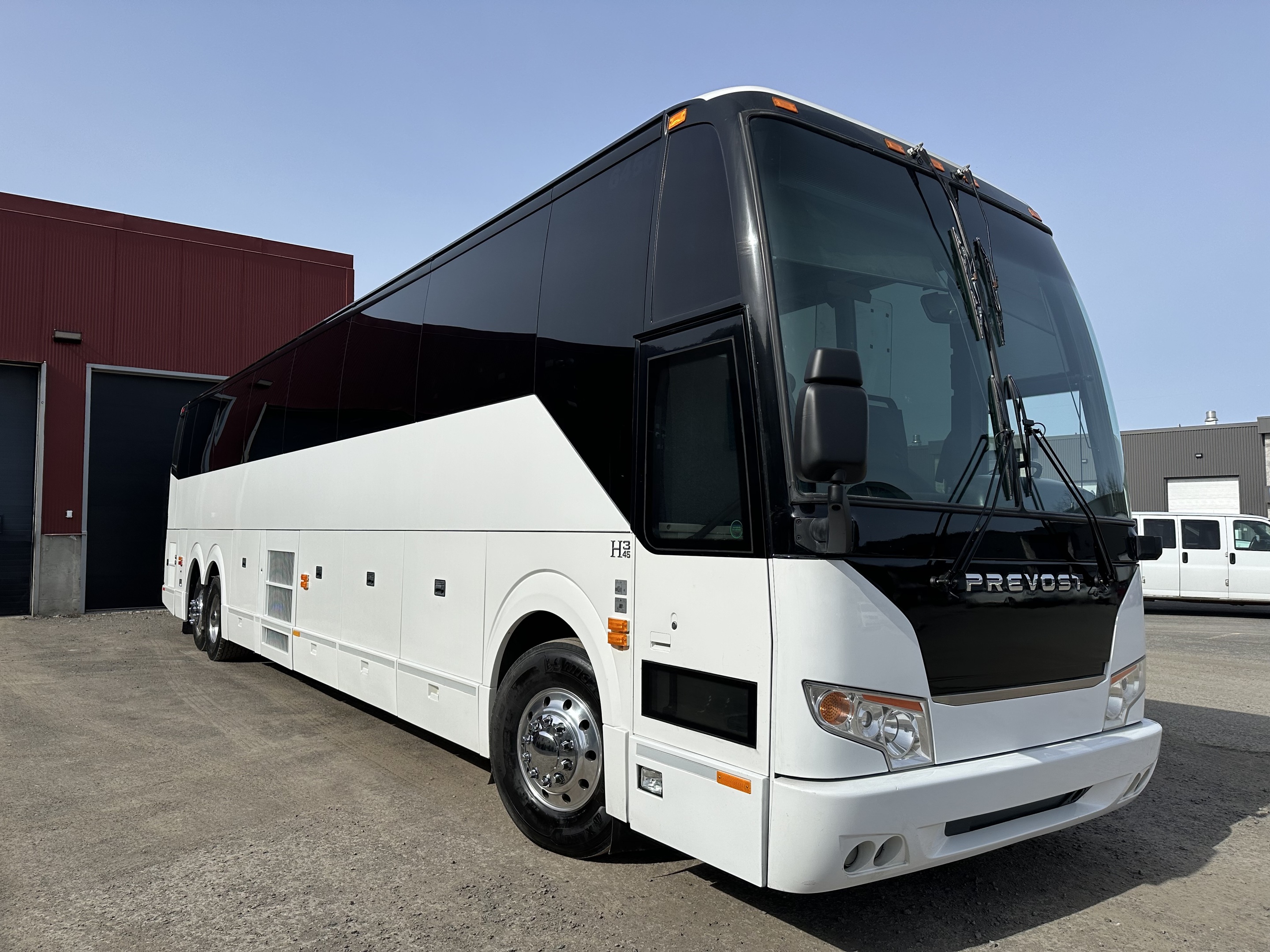 2014 Prevost H3-45 Prevost H3-45 2014 Impeccable One Owner  $ 334K