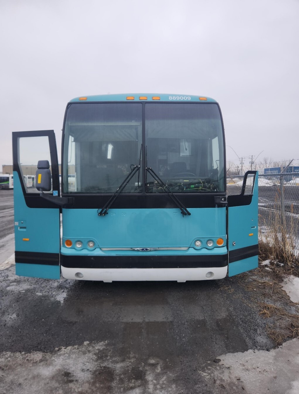 2009 Prevost X3-45 PREVOST 2009 SOLID COACH 59 SEATS / SIÈGES 